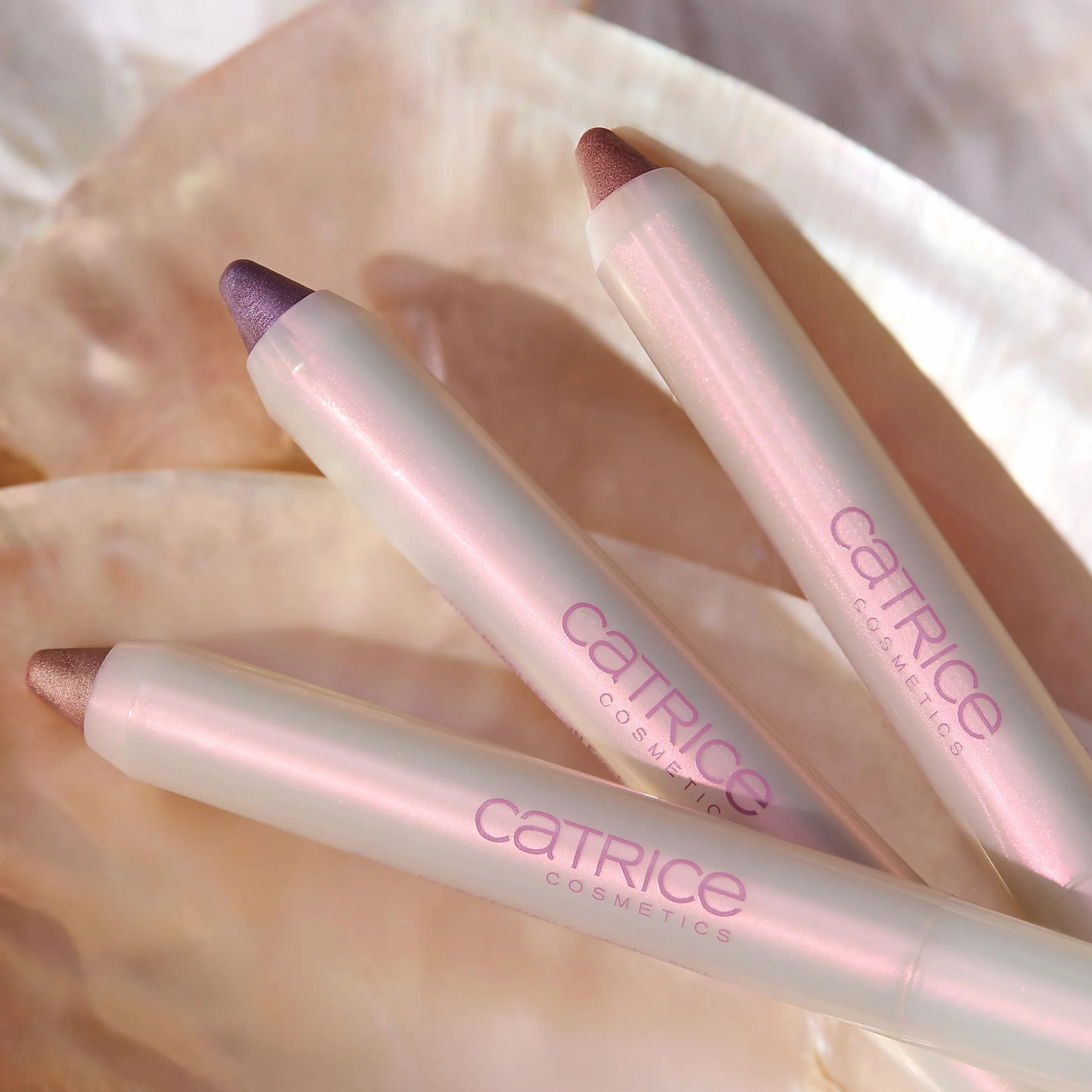Catrice PEARLFECTION Eyeshadow Stick C02