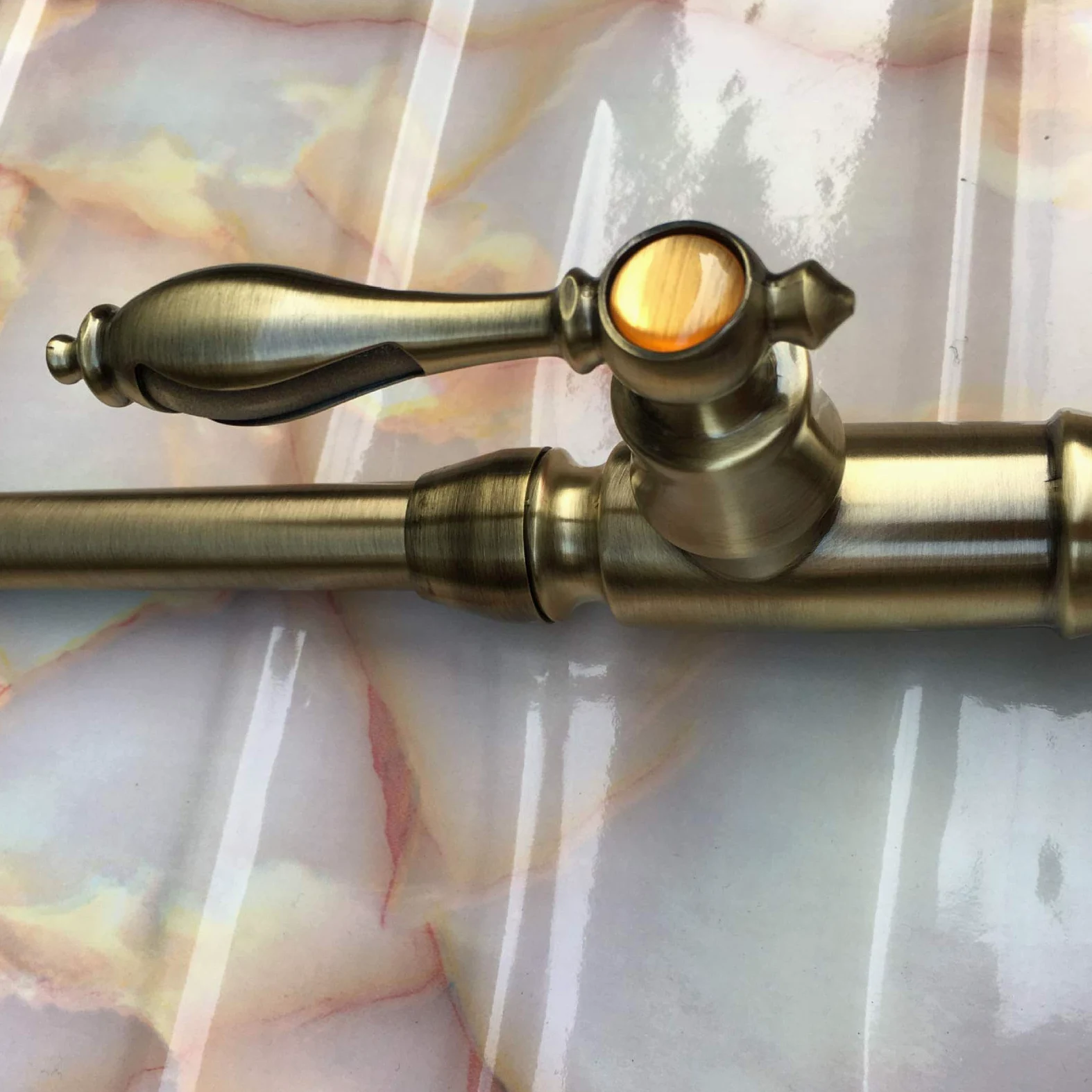 Retro bateria kuchenna mosiężna bateria umywalkowa, obrotowa bateria łazienkowa umywalkowa złota łazienka bateria umywalkowa do kuchni i łazienki, szczotkowane wykończenie
