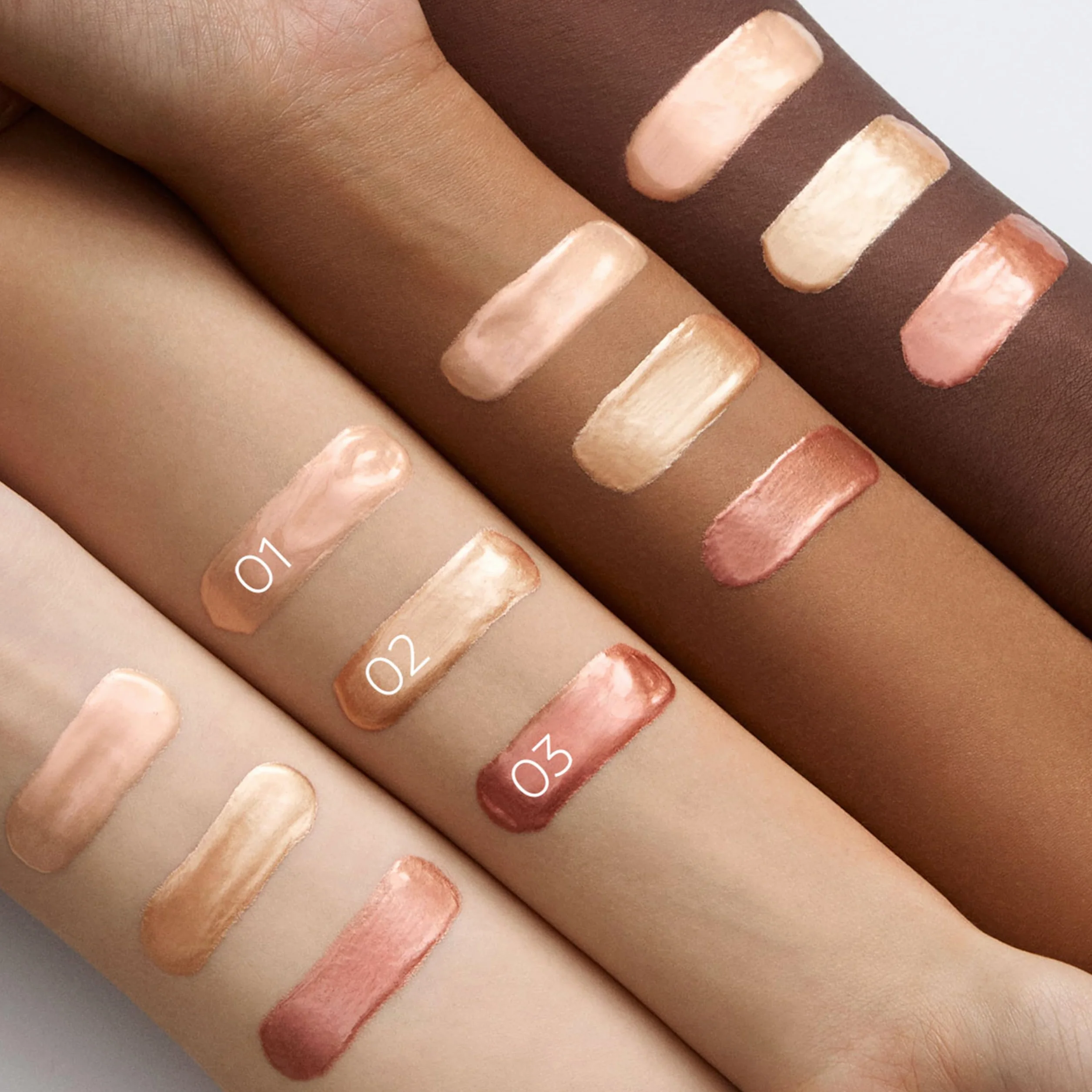 KIKO Milano Glow Fusion Gleam Dream Highlighter 1, Rozświetlacz Do Twarzy W Płynie Z Aplikatorem Gąbkowym