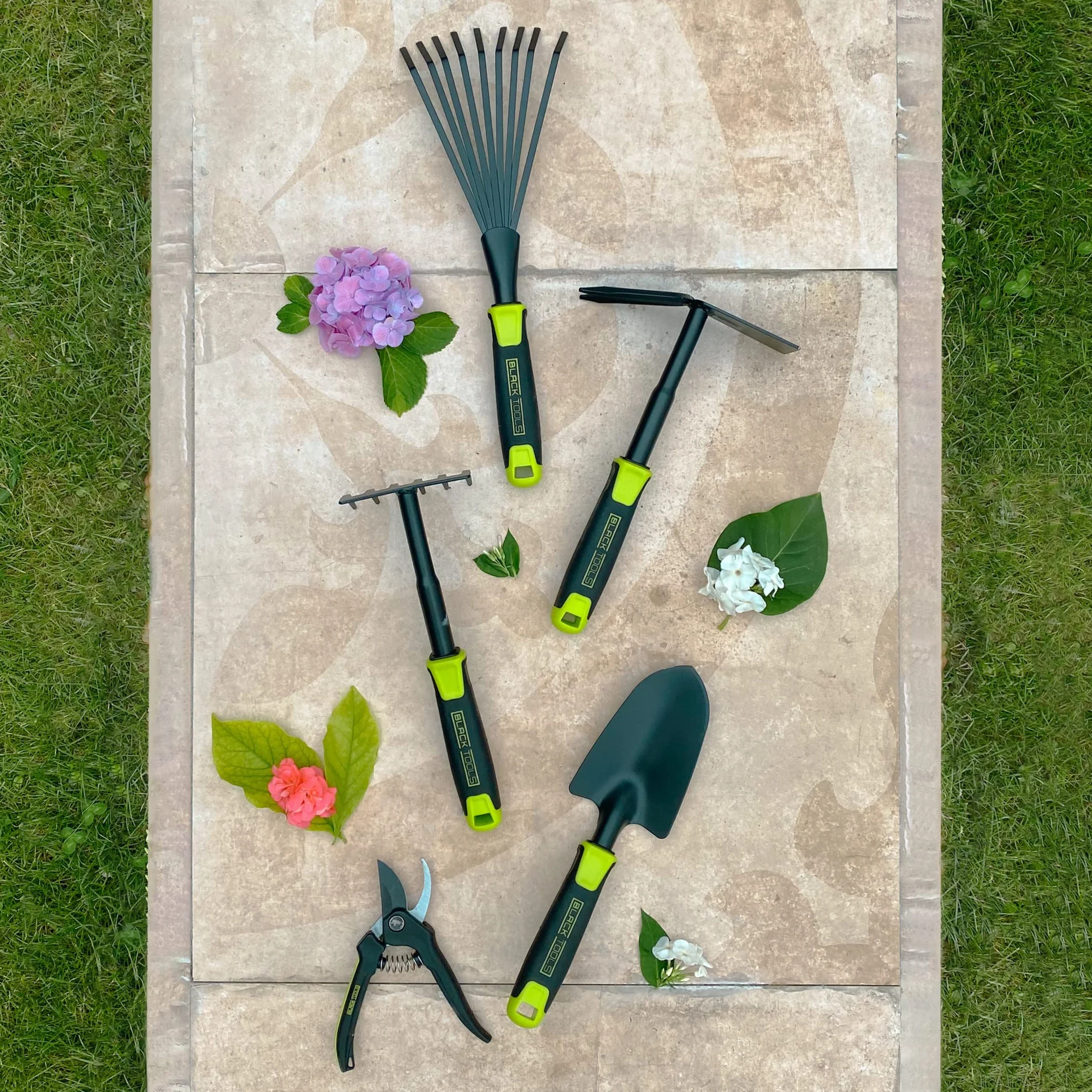 BLACK TOOLS® Garden motyka kombi | do spulchniania i pielenia | antypoślizgowy uchwyt | ochrona przed korozją | długość 30 cm | do ogrodu, donicy, skrzynek balkonowych, grządek