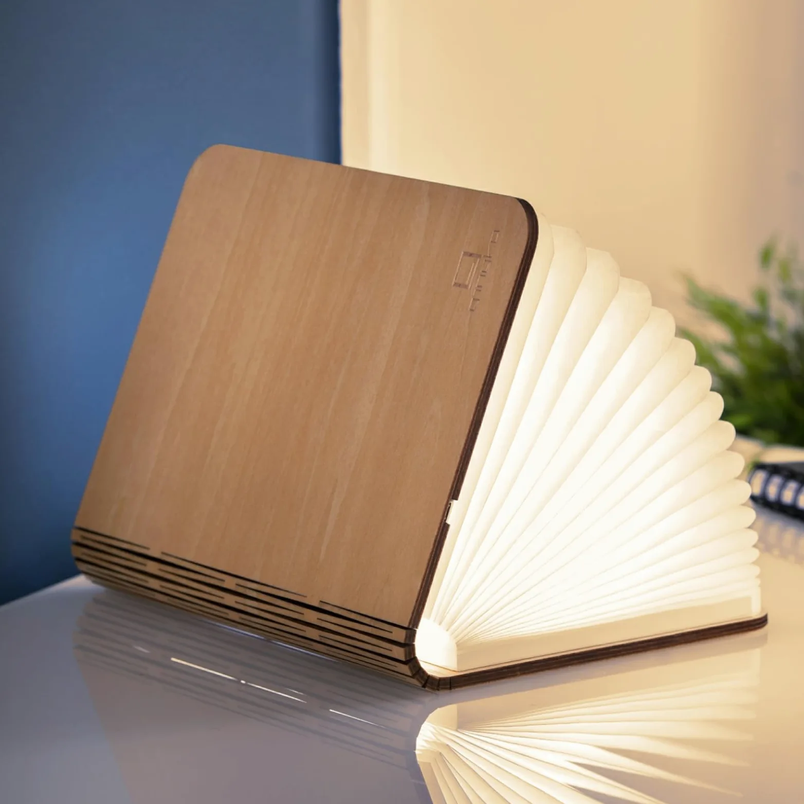 Gingko LED Smart Book Light ozdobna biała lampa z drewna klonowego, 17 cm x 21,5 cm x 2,5 cm
