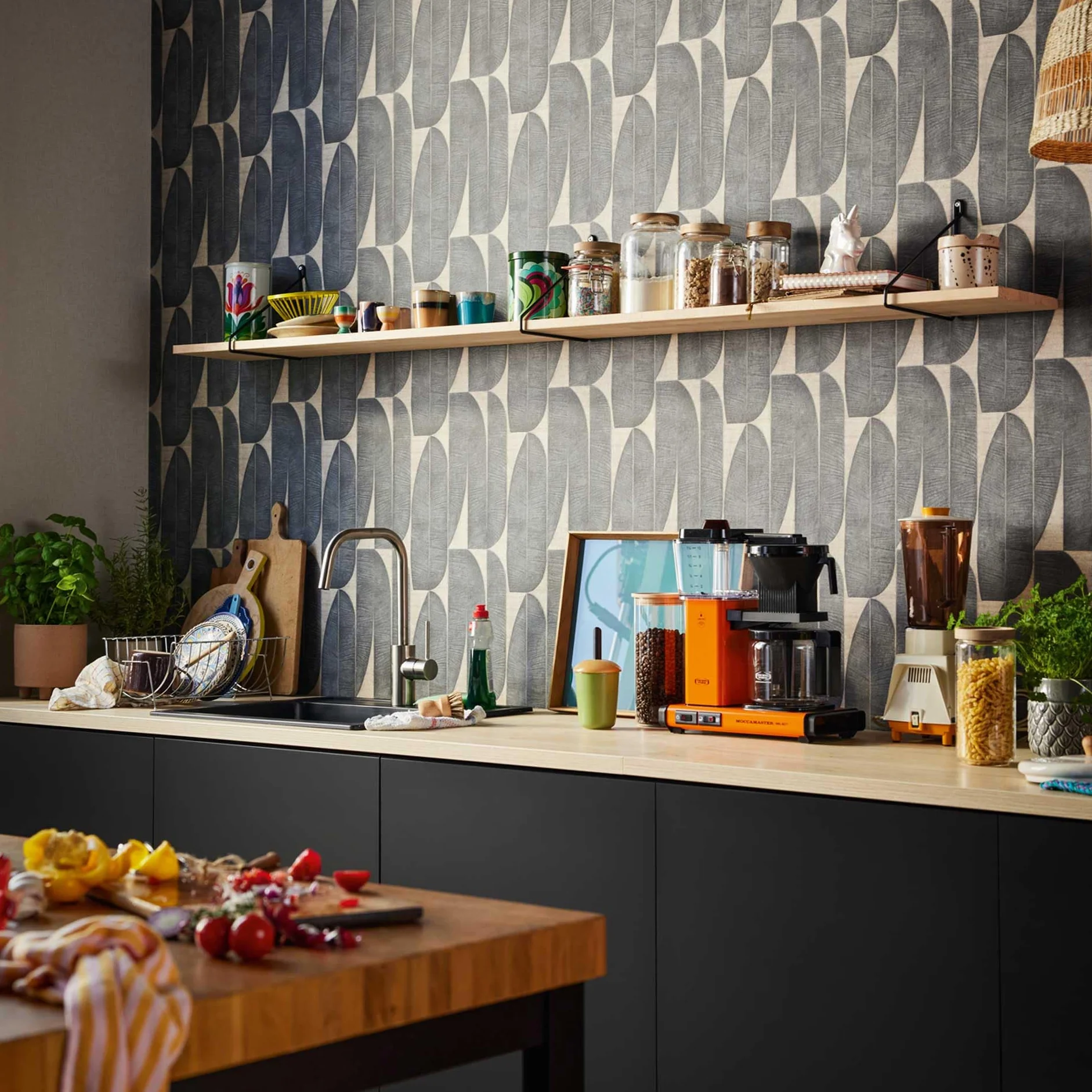 Livingwalls Tapeta 396583 z liściem banana w kolorze beżowym – wysokiej jakości designerska tapeta kwiatowa – matowa tapeta ścienna do różnych pomieszczeń – 10,05 m x 0,53 m – Made in Germany