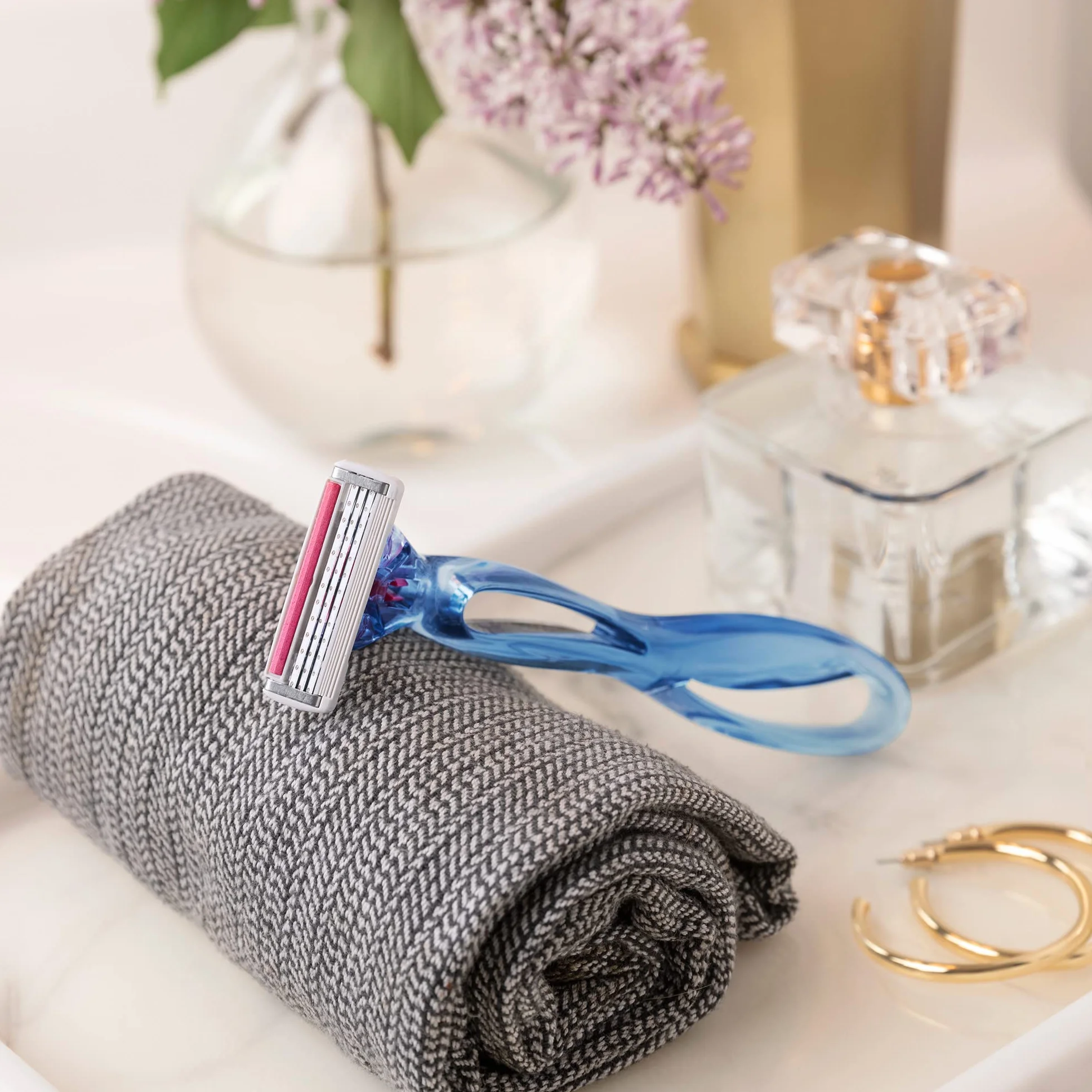 Bic Click 3 Soleil Sensitive maszynka do golenia do wielokrotnego napełniania, 30% plastikowy uchwyt z recyklingu, 10 wkładów z 3 ostrzami, pasek smarujący - zestaw 1+10 sztuk