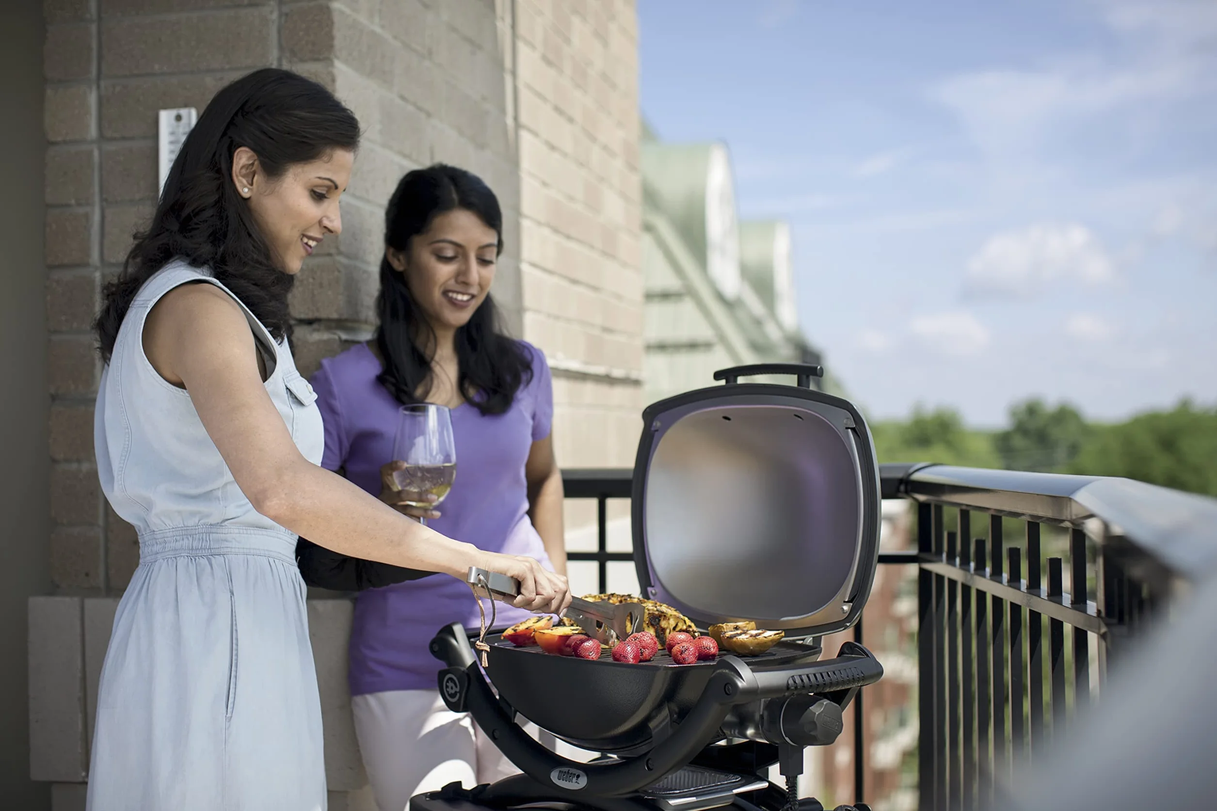 Weber Q1400 Elektryczny Grill z Stojakiem 43x32 cm Przenośny BBQ Żeliwny Ruszt Emaliowany Ciemnoszary
