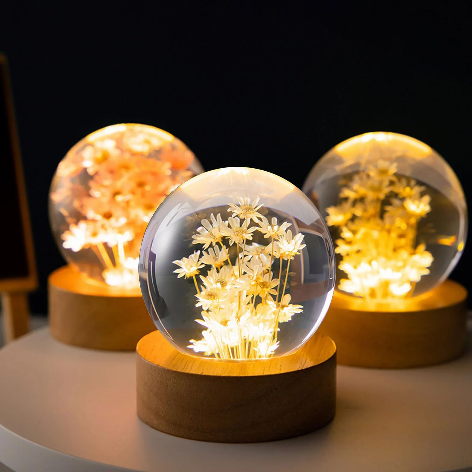 Kryształowa kula nocna, 6 cm, szklana kula z drewnem z podstawą LED, ładowanie USB, lampka nocna ze stojakiem (żółte stokrotki)