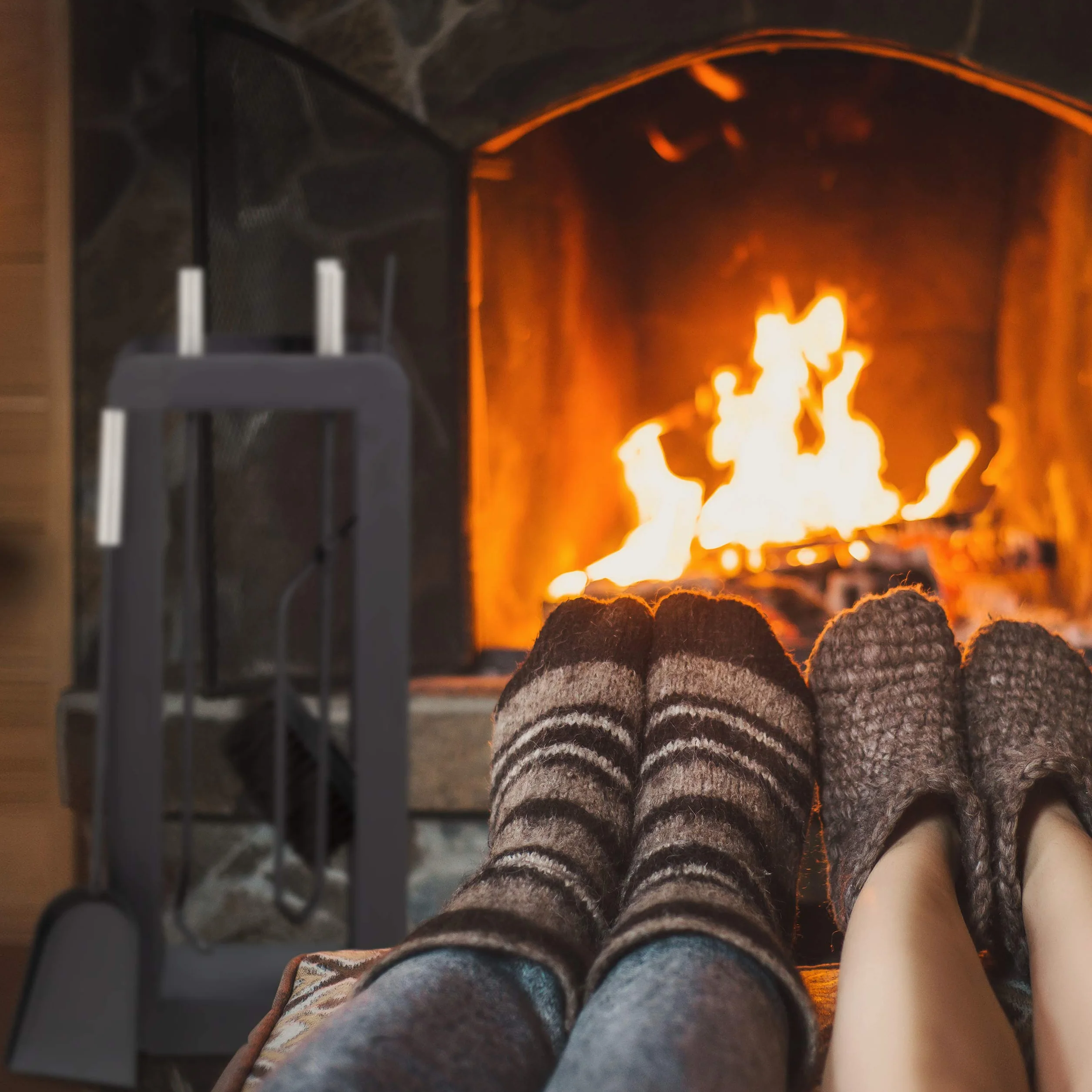 Relaxdays Sztućce kominkowe, 5-częściowy zestaw kominkowy z szuflą do popiołu, miotłą, pogrzebaczem, szczypcami i uchwytami, nowoczesny, czarny