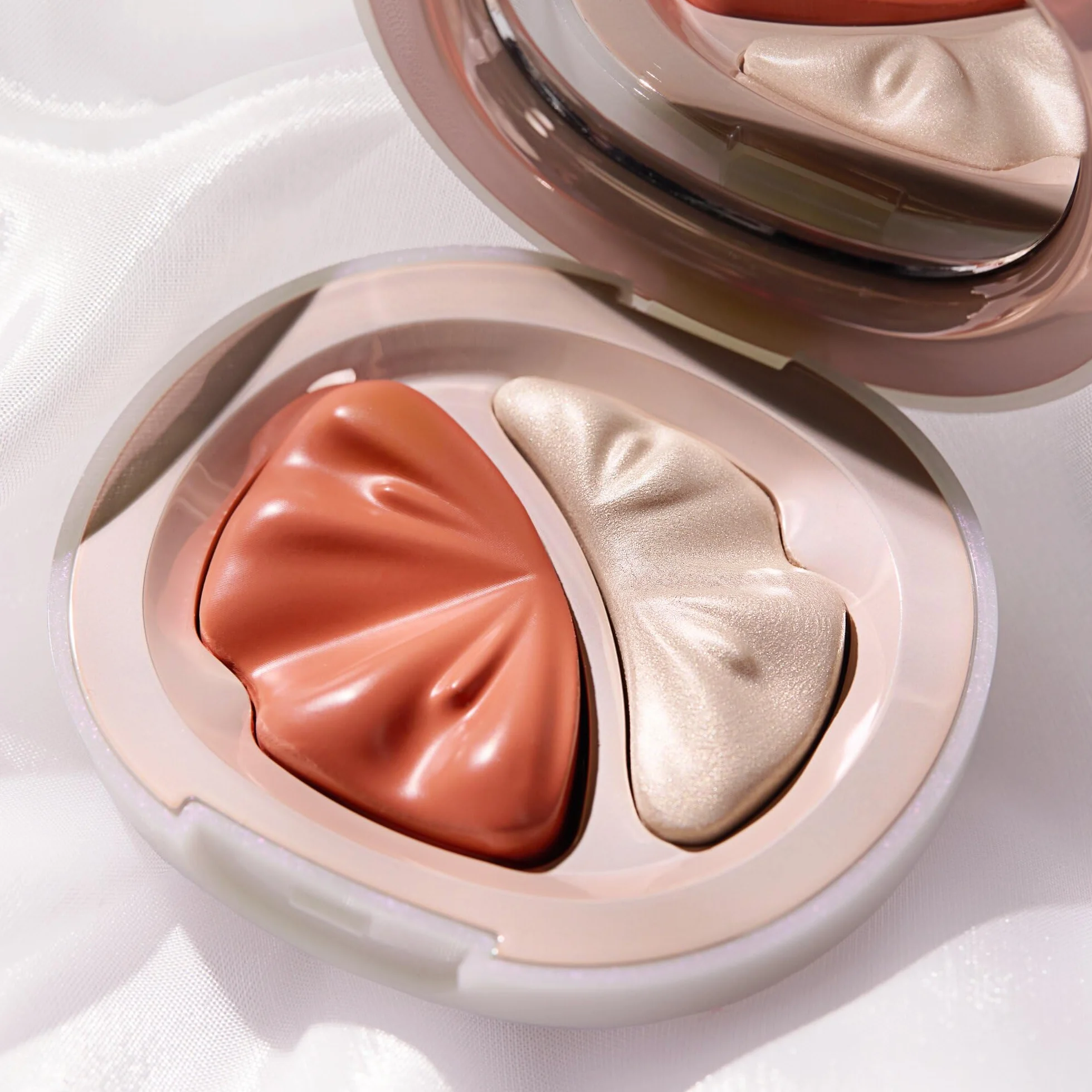 Catrice Duet różu i rozświetlacza BRIDES & BESTIES, świetlisty, mieniący się (8.5g)