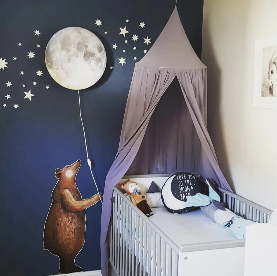 Lampa ścienna ze śpiącym księżycem, Ø 45 cm, do pokoju dziecięcego