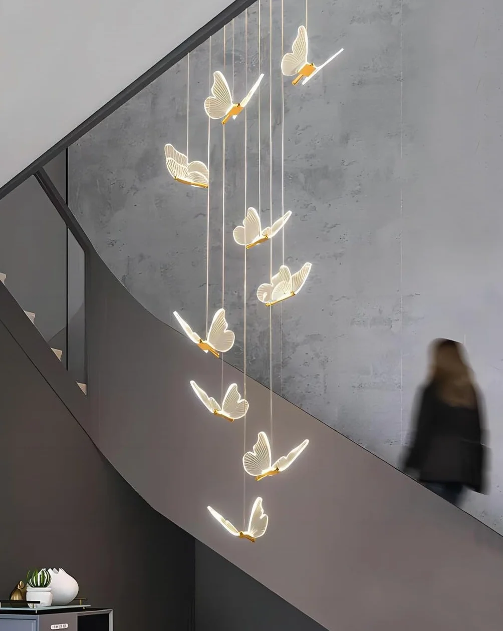 Żyrandole LED do przedpokoju Salon Wysoki żyrandol sufitowy Akrylowy motyl Duże lampy wiszące Oprawa oświetleniowa Nowoczesna jadalnia Przedpokój Światła na schody Lampa sufitowa LED z możliwo