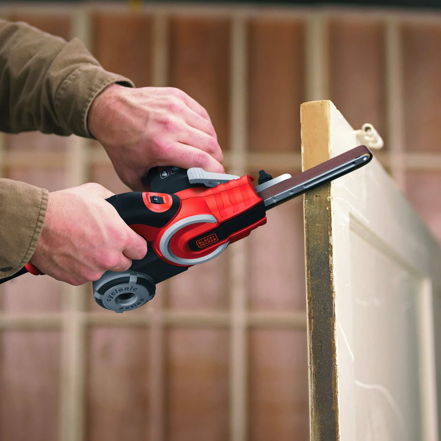 Black & Decker, Pilnik elektryczny o mocy 350 W z układem odsysania pyłu Cyclonic Action, szlifierka taśmowa, KA900E