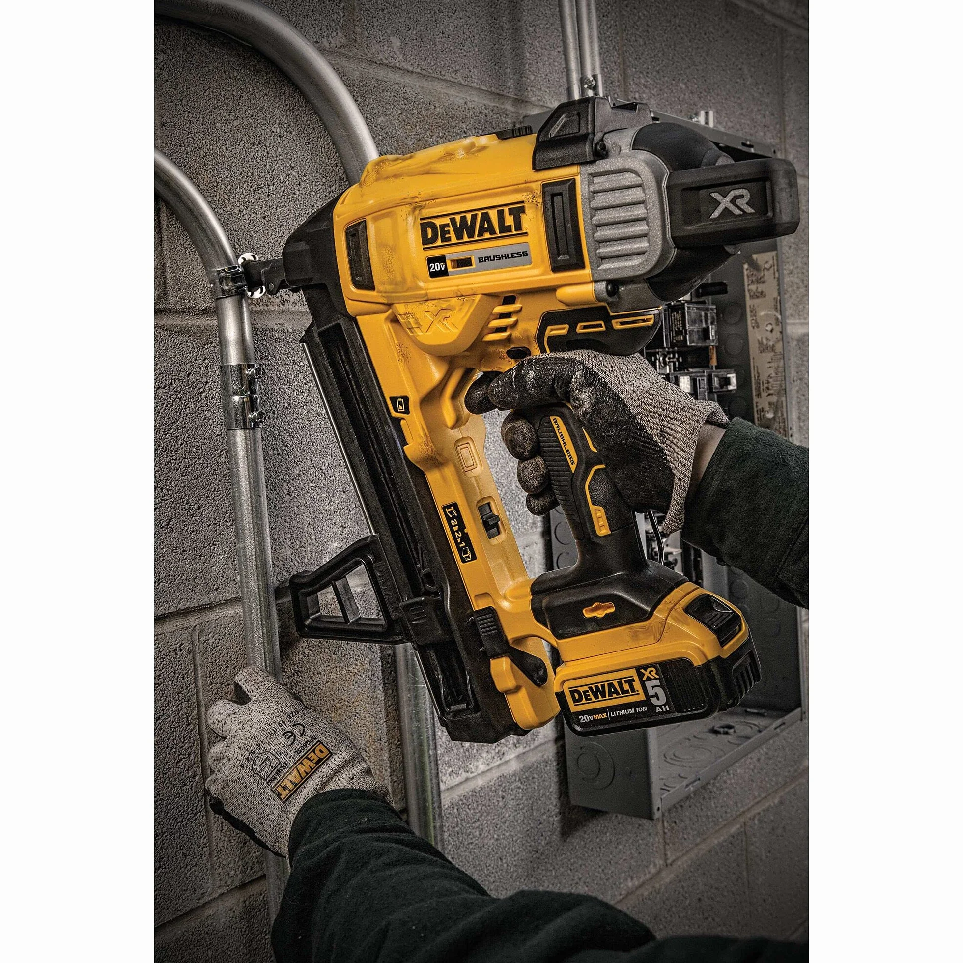 Gwoździe HX 3,0x17 na Taśmie Czerwone DCN8903017 DeWalt (1005 szt.)