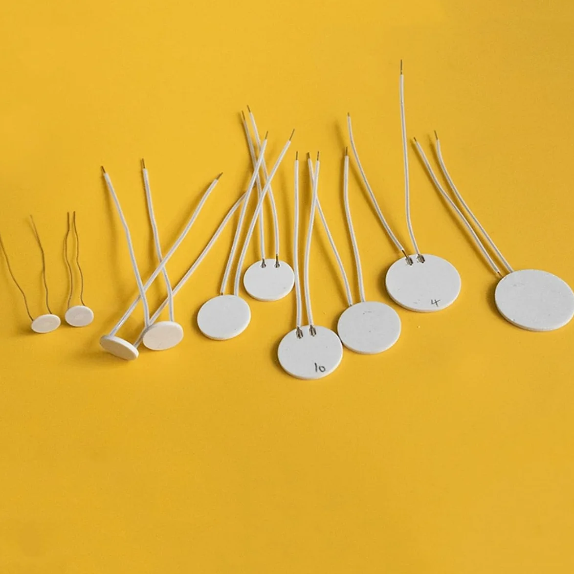 5 szt. Miniaturowe ceramiczne elementy grzejne z tlenku glinu - wysokotemperaturowy metalowy grzejnik ceramiczny zapewniający wydajne rozwiązania grzewcze(26x1.3mm 24V)