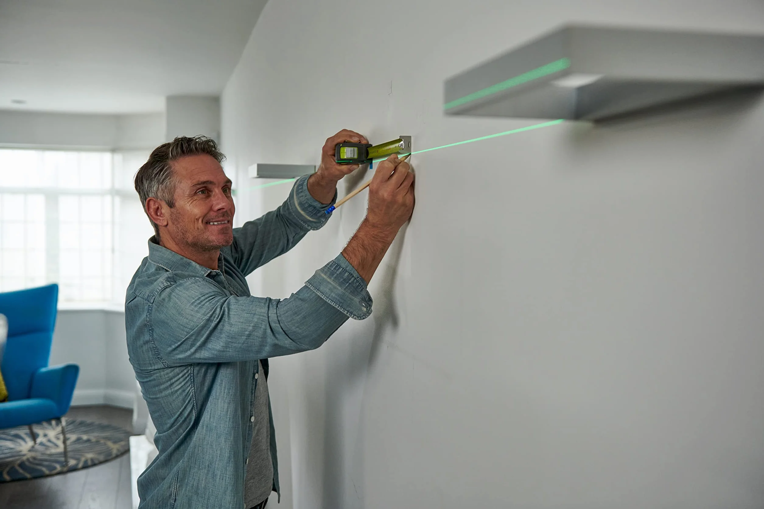 RYOBI Zielony Laser 360° RB360GLL, Automatyczne Poziomowanie, Zasięg Pracy do 25 m, Dokładność +/- 0.5 mm/m, 1 x Wertykalna, 1 x Krzyżowa, 1 x Linia 360°, 4 Baterie AA i Gwint Statywu ¼”