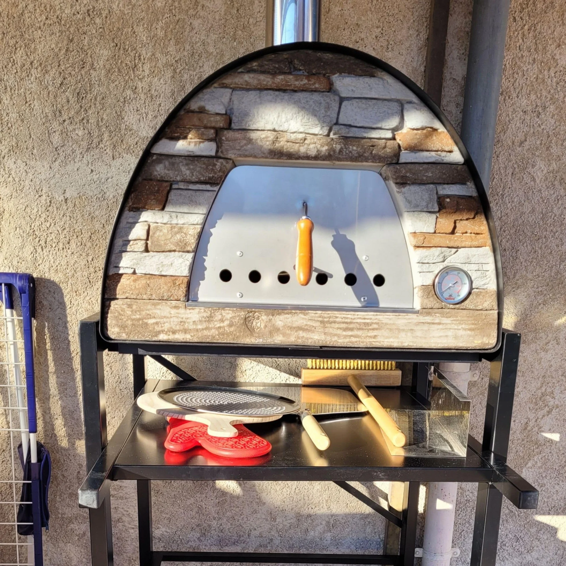 Maximus Arena Czarny piec drewniany 70cm - Przenośny piec do pizzy na drewno
