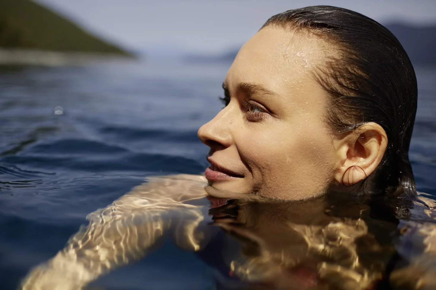 Kneipp Aromatyczna pianka pielęgnacyjna do kąpieli głęboki relaks – dodatek do kąpieli z cennym ekstraktem z drzewa sandałowego i naturalnym olejkiem eterycznym z paczuli – pielęgnujące i relaksujące