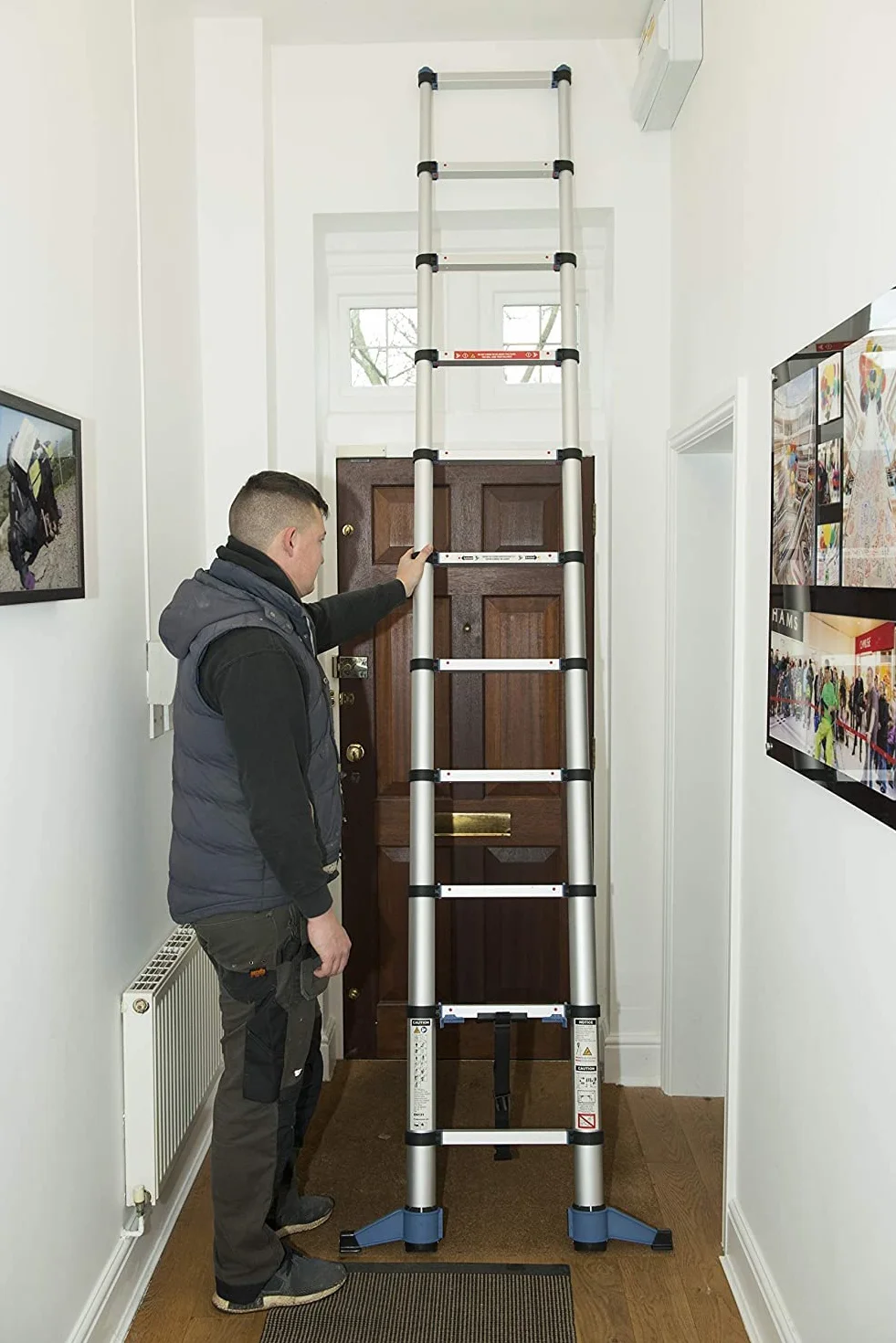 Drabina teleskopowa o wysokości 3,2 m wysuwana drabina schodowa 11 bieżnikowa kompaktowa konstrukcja składany stabilizator i stojak ścienny aluminium pojemność 150 kg srebrny/czarny EN131-6