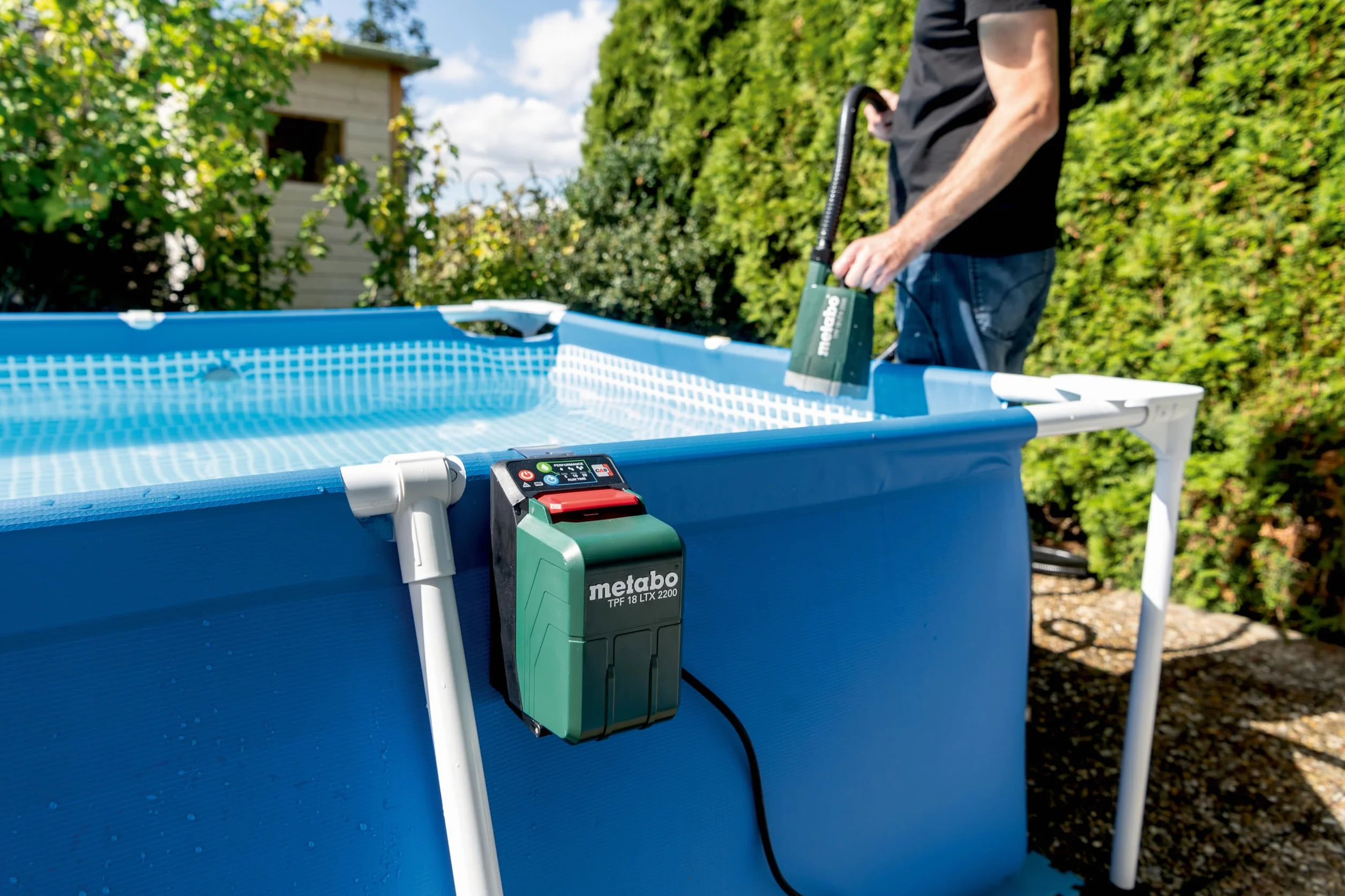 TPF 18 LTX 2200 Bomba sumergible de batería para recipiente colector de lluvia