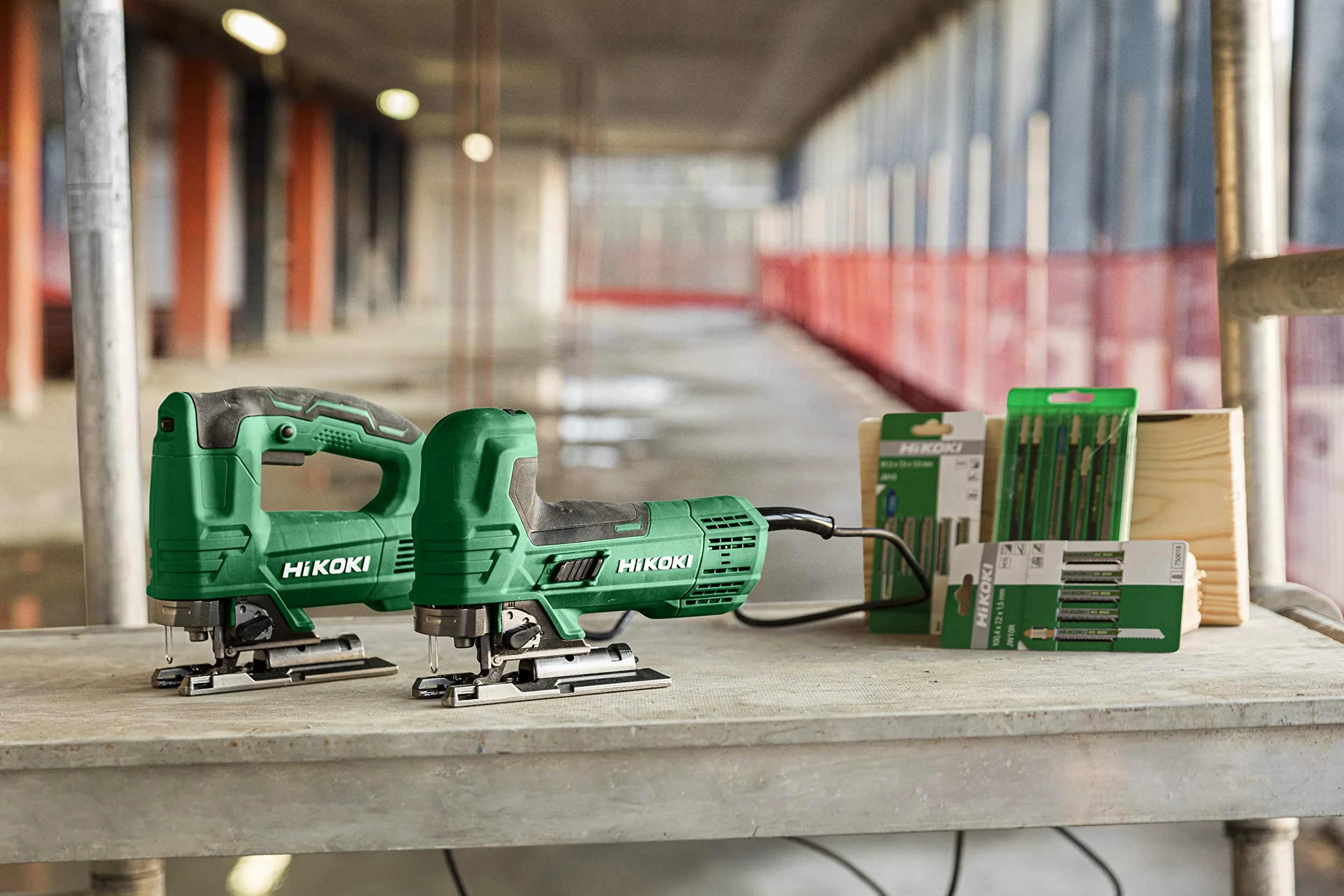 HiKOKI Stichsäge CJ90VST2 (705W, 26 mm Sägehub, Regelelektronik, PL-System, 4-stufige Pendelhubeinstellung, Zubehör, inkl. Sägeblatt)
