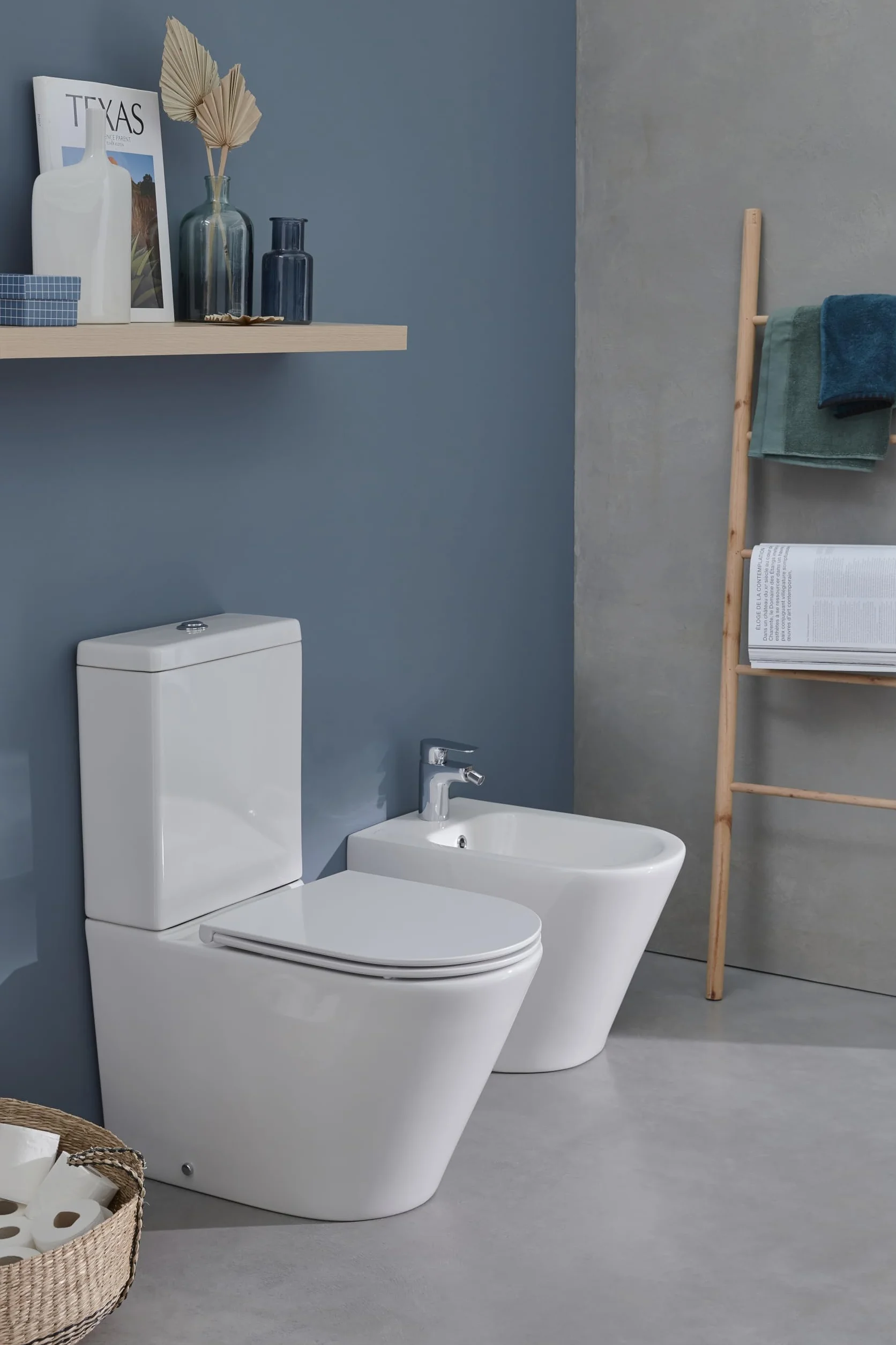 JACOB DELAFON Ceramiczny bidet do podłogi owiewka do ściany Łatwe czyszczenie i konserwacja Łatwa instalacja Kolor biały RODIN+ EBJ0002-00