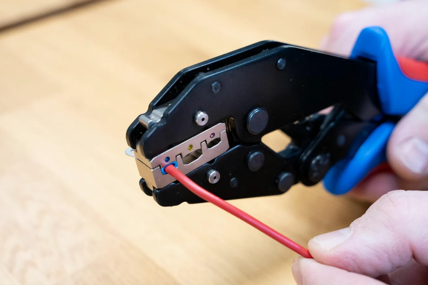 WEICON TOOLS ERGO, Zaciskarka końcówek tulejkowych, ergonomiczna, z wymiennymi modułami, z mechanizmem zapadkowym, niebiesko-czerwona