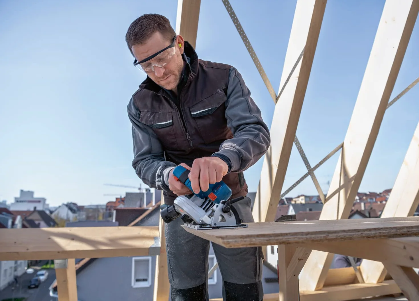 Bosch Professional 18V System GKS 18V 57-2 Piła tarczowa do baterii (średnica 165 mm, głębokość cięcia 57 mm, bez baterii, w pudełku)
