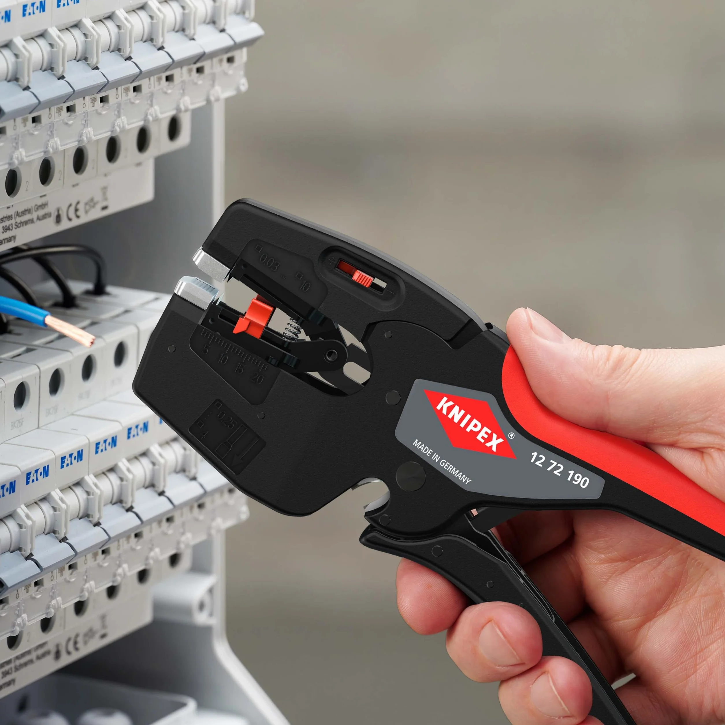KNIPEX NexStrip Narzędzie wielofunkcyjne dla elektryków z nasadkami z antypoślizgowego tworzywa sztucznego 190 mm, 12 72 190