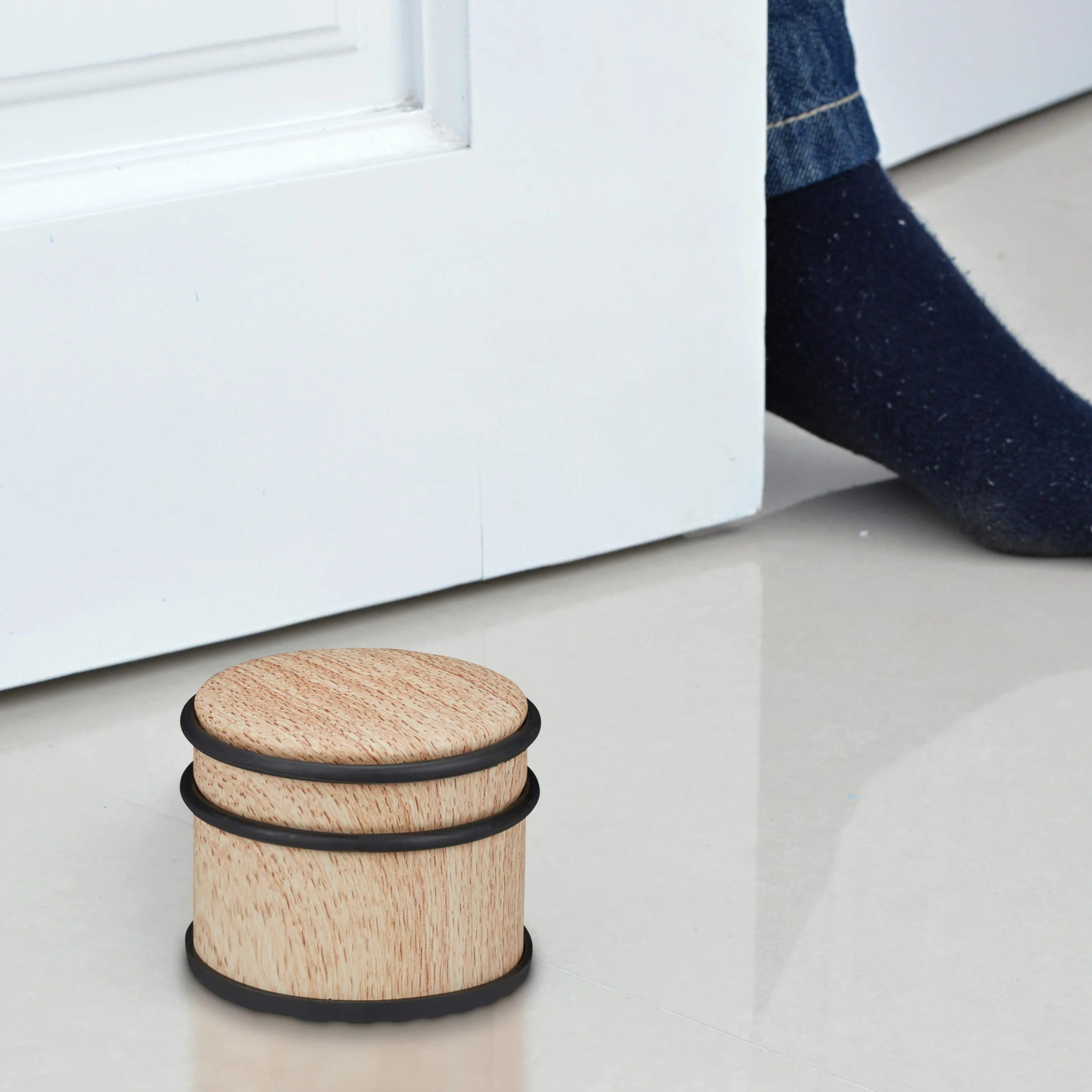 Relaxdays stoper do drzwi, blokada drzwiowa o wyglądzie drewna, gumowe zabezpieczenia, ∅ 9,5 cm, jasnobrązowy
