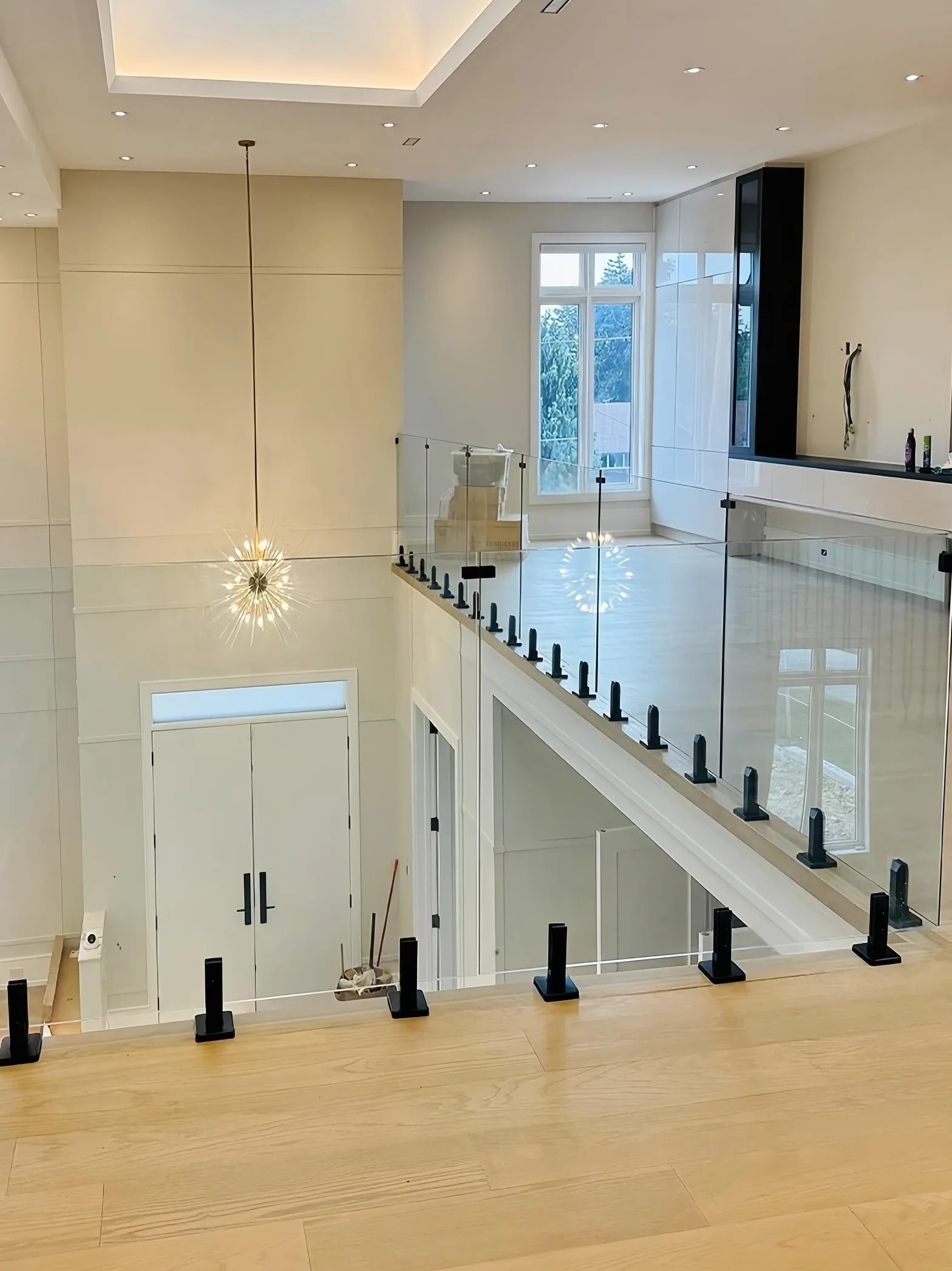 Ogrodzenie ze stali nierdzewnej 304 – mocowanie do szklanego ogrodzenia, balustrady schodowej – poręcz ze szkła, na balkon, do ogrodu, na taras (90 stopni względem ściany – kolor stali