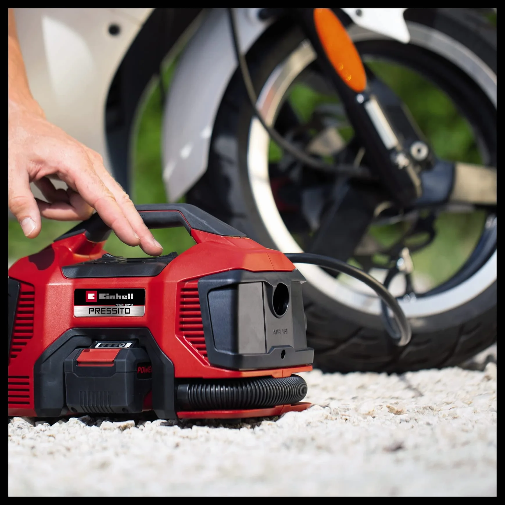 Einhell Kompresor akumulatorowy PRESSITO 18/21 Power X-Change (Li-Ion, 18 V, pompa wysokiego i niskiego ciśnienia, cyfrowy wyświetlacz, funkcja automatycznego wyłączania, bez akumulatora i ładowarki)