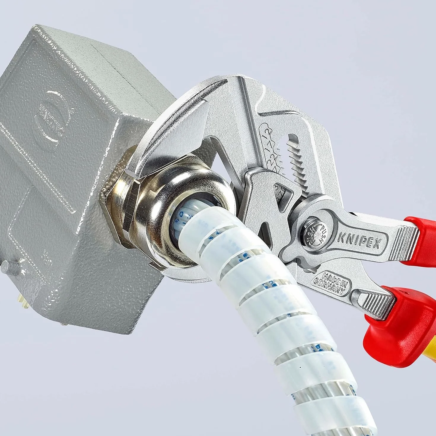 KNIPEX Szczypce-klucz szczypce i klucz w jednym narzędziu chromowany z wielokomponentowymi osłonkami, izolowane wg VDE 250 mm, 86 06 250
