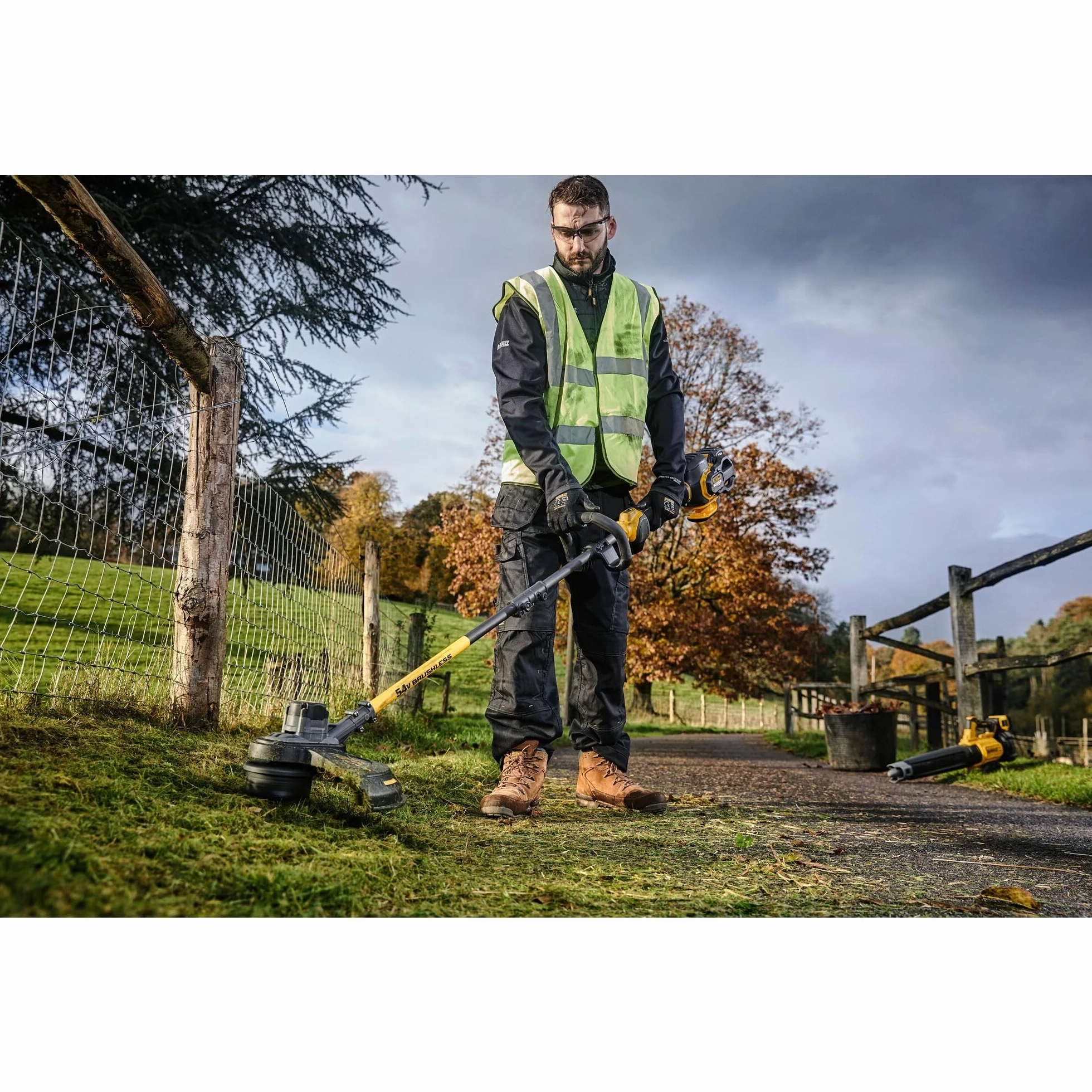 DEWALT DCM5713N XR Flexvolt Podcinacz strunowy 54 V