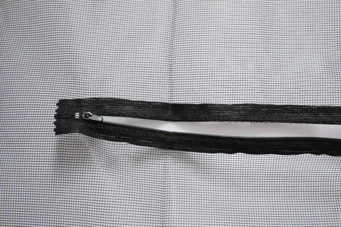 Schellenberg 50329 Moskitiera do okien dachowych z zamkiem błyskawicznym, antracytowa, 150 x 180 cm