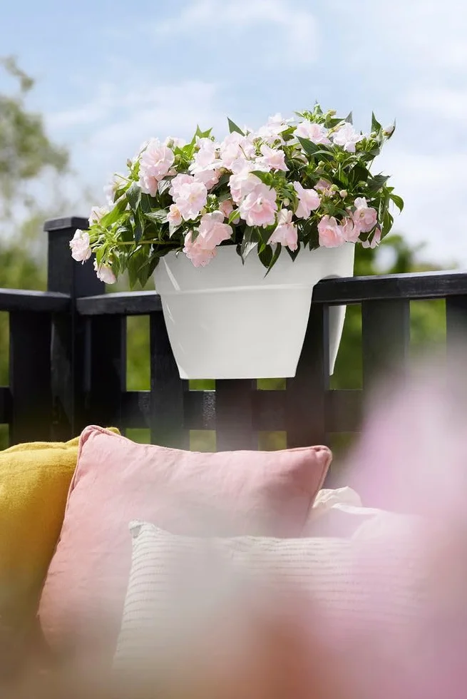Elho Vibia Campana Flower Bridge 40 - Sadzarka na balkon i na zewnątrz - Ø 39,0 x wys. 22,0 cm - biały/jedwabny biały