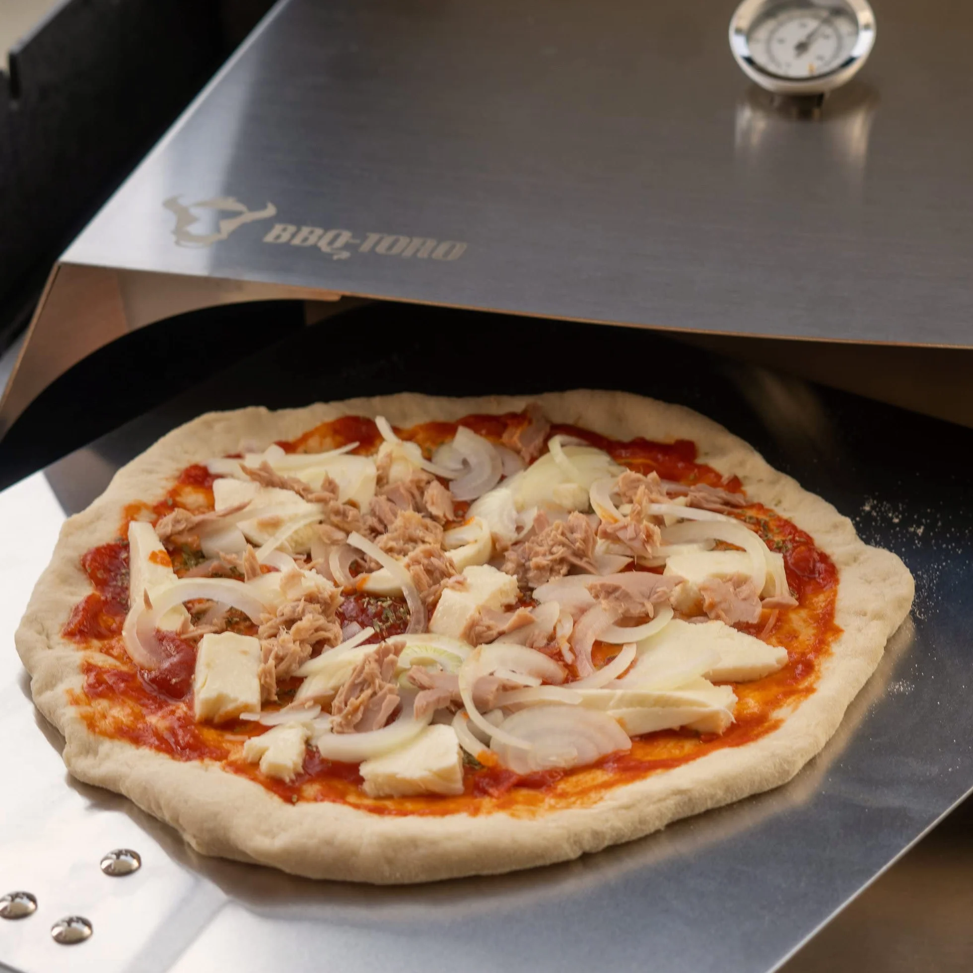 BBQ-Toro Nakładka do pizzy do grilla gazowego stal nierdzewna 56 x 39 cm z termometrem