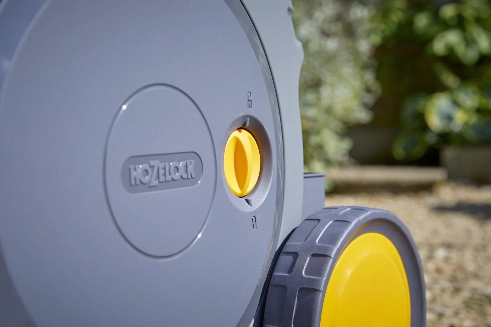 Wózek Hozelock Pro | Auto Reel Mobile | W zestawie: wąż ogrodowy 35 m, dysza 3 w 1, zestaw złączy i złączek | Automatyczne nawijanie i nakładanie | Doskonała mobilność