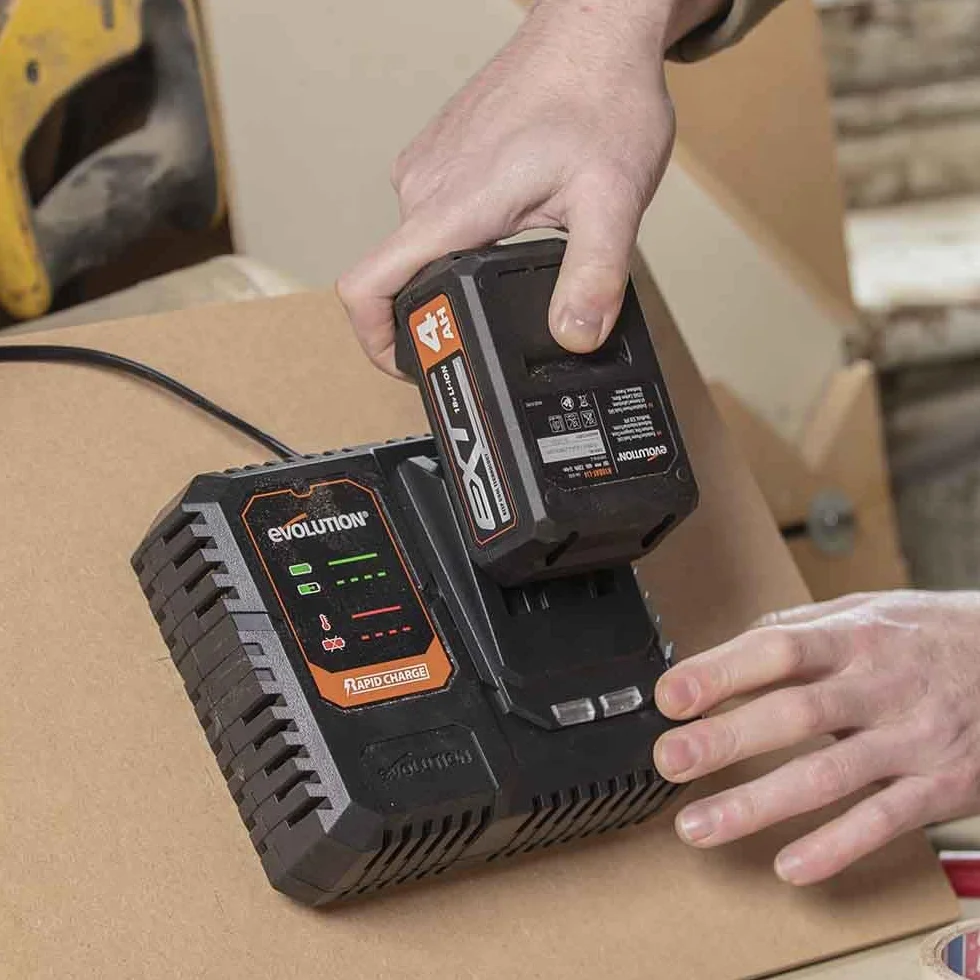 Evolution Power Tools Akumulator litowo-jonowy Li-Ion do narzędzi bezprzewodowych, kompatybilny ze wszystkimi narzędziami akumulatorowymi Evolution i Erbauer EXT, ładowarka do nabycia osobno 18 V 4 Ah