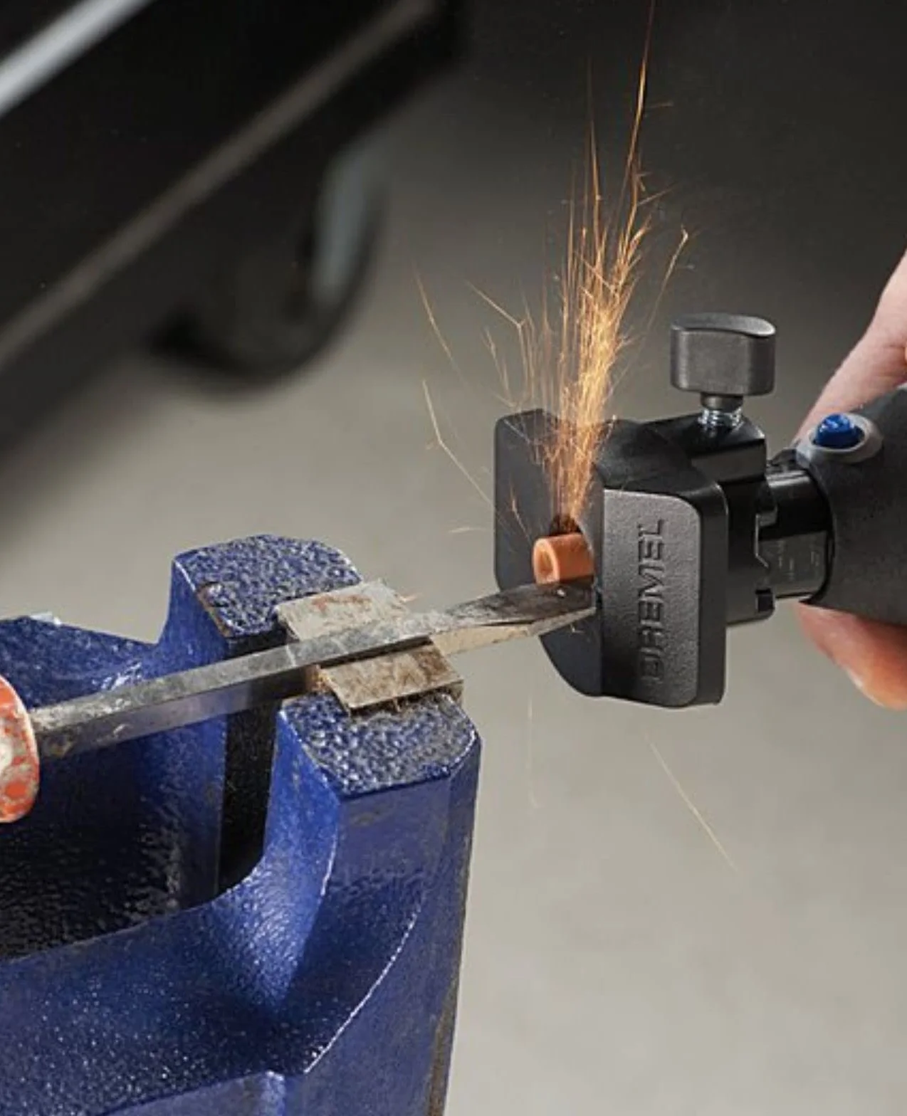 Dremel 3000 narzędzie obrotowe 130 W, zestaw narzędzi wielofunkcyjnych Amazon Exclusive z 5 akcesoriami, zmienna prędkość obrotowa 10.000-33.000 obr.