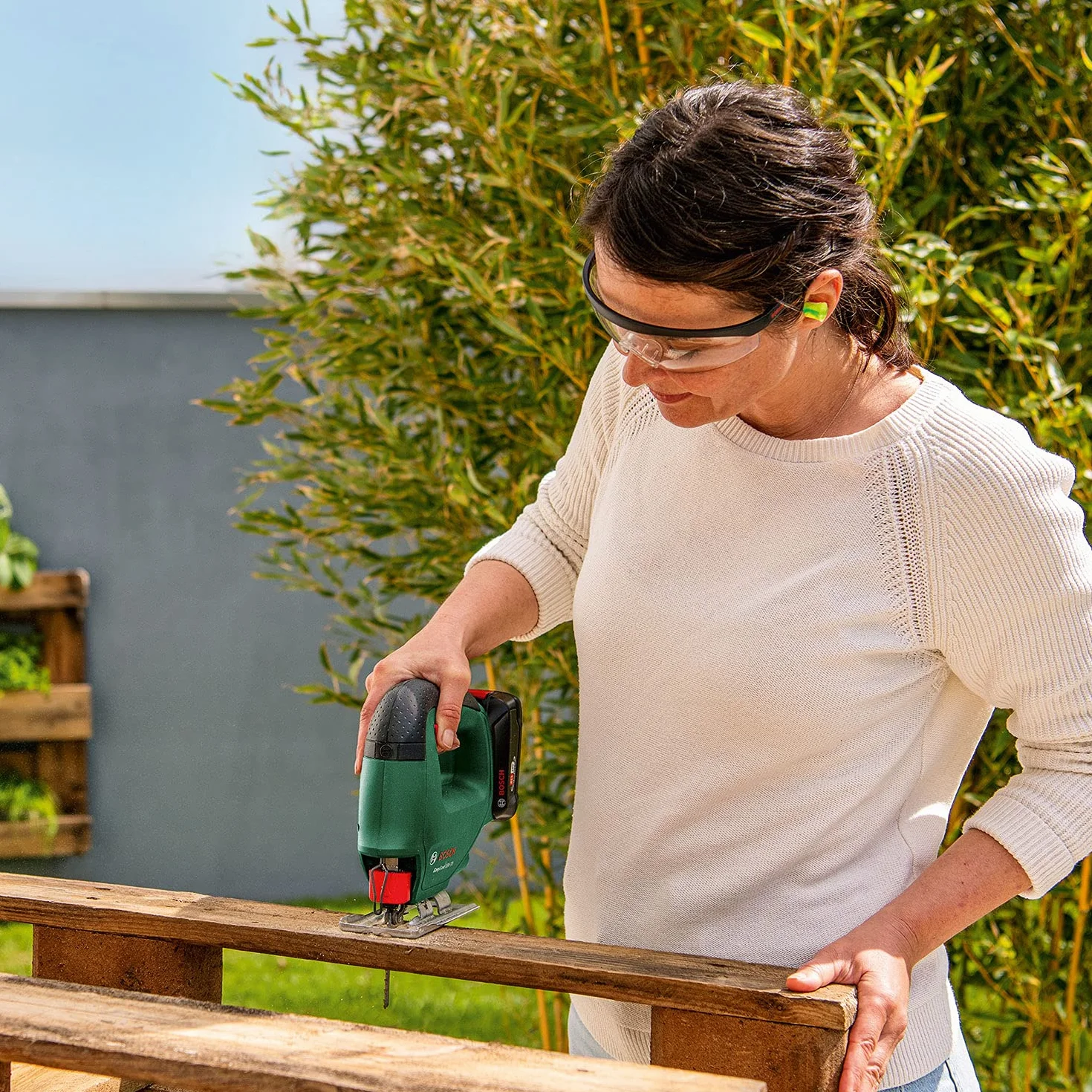 Bosch EasySaw akumulatorowa wyrzynarka 18V-70 (akumulator 2,0 Ah, system 18 V, z 1 brzeszczotem do wyrzynarki, ładowarka AL 18 V-20, w kartonie)