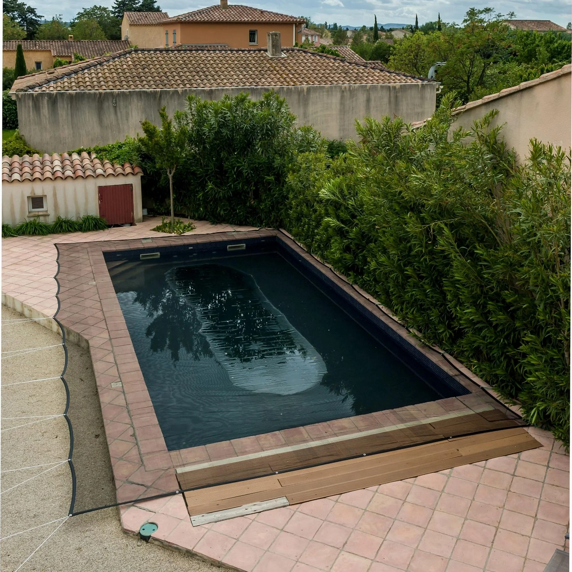WERKA PRO, Siatka ochronna do basenu 100g/m2, idealna do zapobiegania zanieczyszczeniom i zabrudzeniom, łatwa instalacja z aluminiowymi oczkami, wzmocniona konstrukcja, 5 x 9 m, zielona