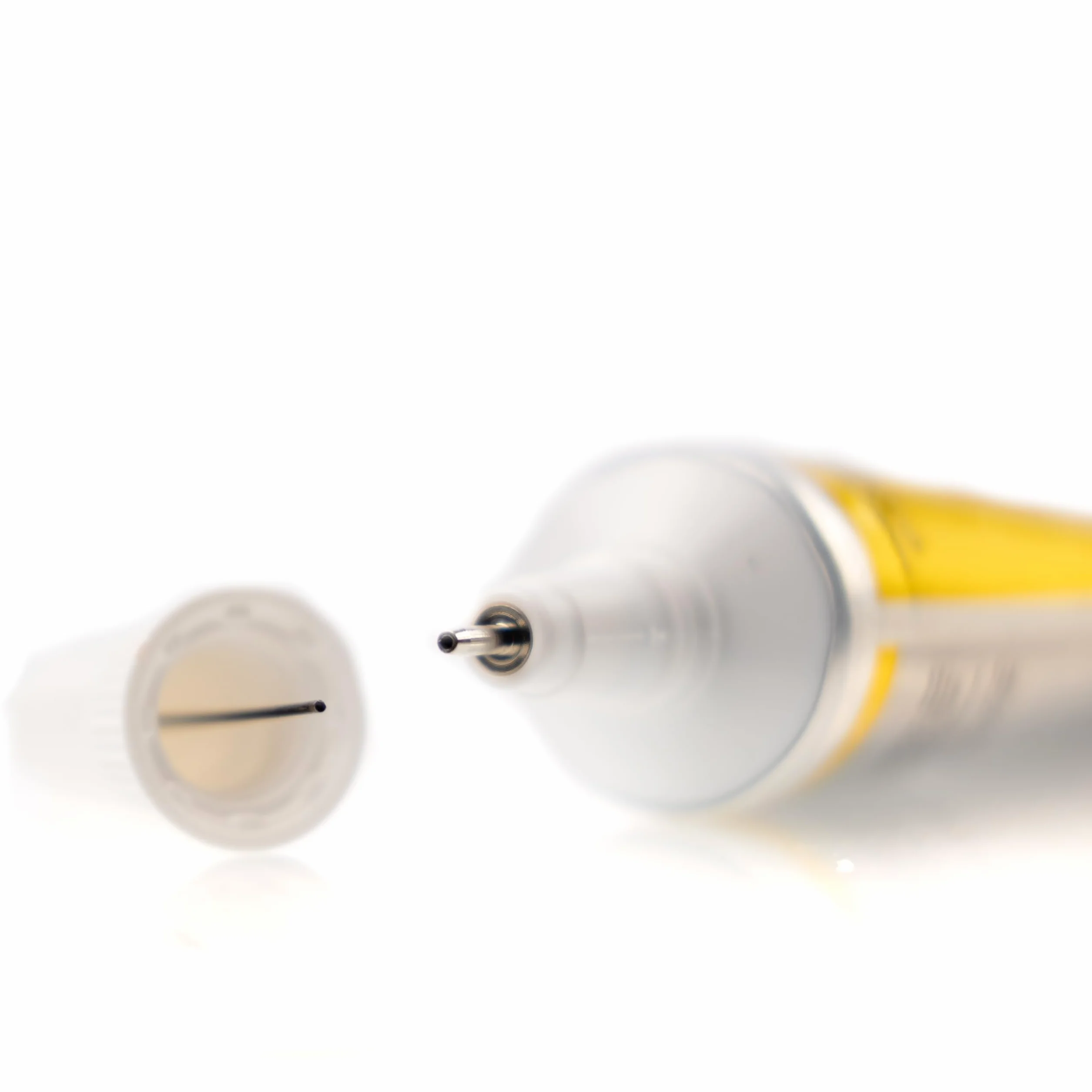 E-8000 – uniwersalny klej, 15 ml, półprzezroczysty, twardość 70-85A, utwardzanie 3-8 godzin, naprawa elektroniki, biżuterii i modelarstwa, klej