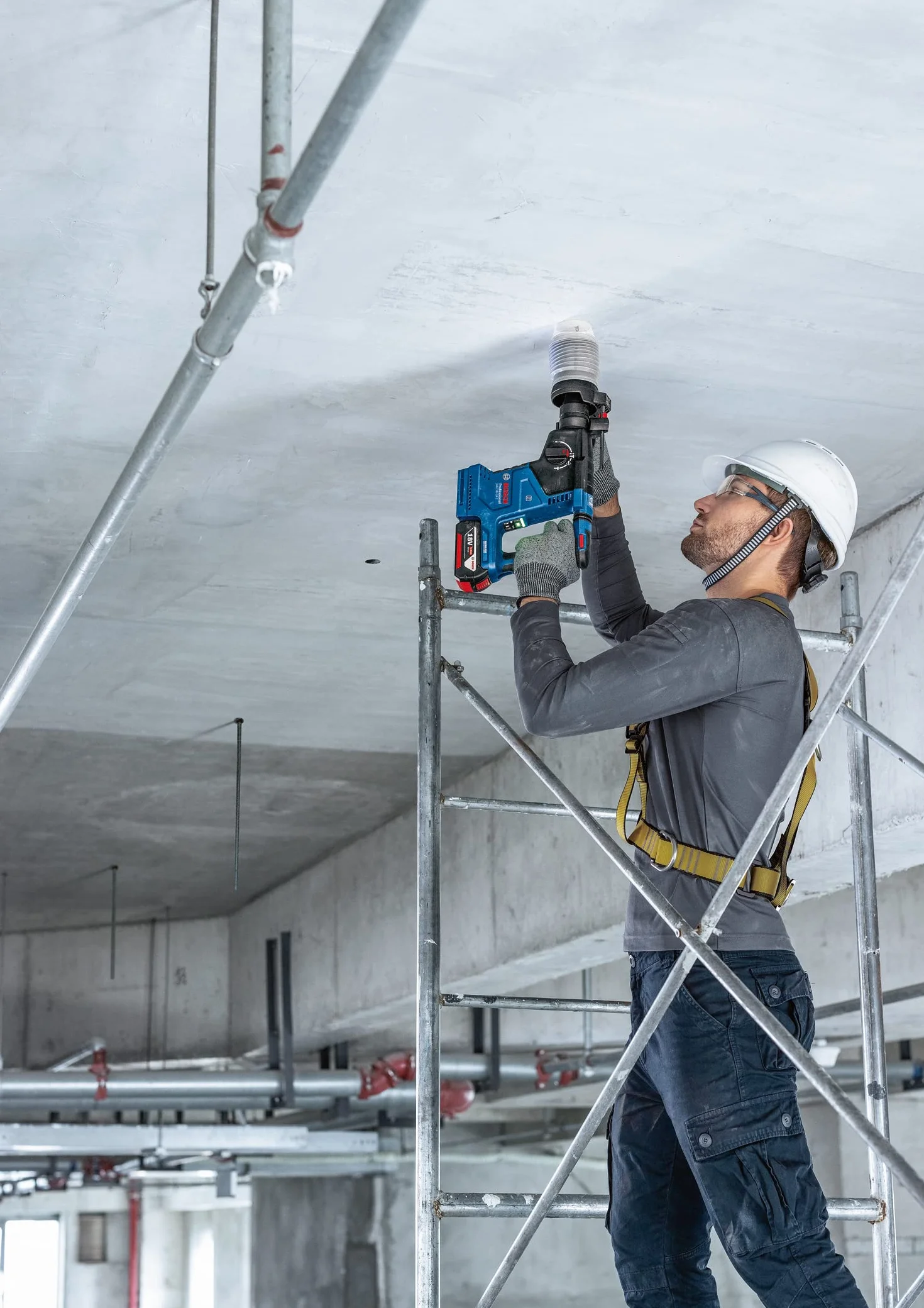 Bosch Professional 18 V GBH 18 V-24 C akumulatorowy młot udarowo-obrotowy (z SDS plus, w zestawie dodatkowy uchwyt, bez akumulatora/ładowarki)