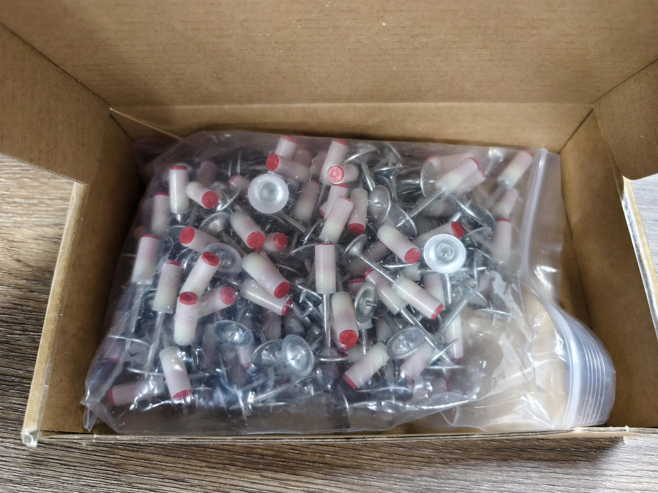100 sztuk gwoździ stalowych 26 mm, gwoździe do betonu, sufitów i ścian, wytrzymałe gwoździe mocujące do drewna, metalu i muru, idealne do prac budowlanych i naprawczych
