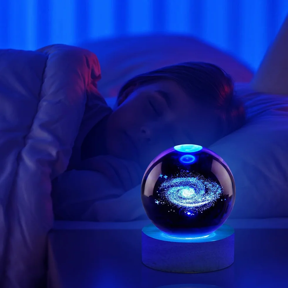 Vicloon 3D galaktyka kryształowa kula lampka nocna, planety 3D, kryształowa kula z drewnianą podstawą, kosmiczna galaktyka LED lampka nocna do dekoracji domu, na stół, prezent urodzinowy, rocznicę