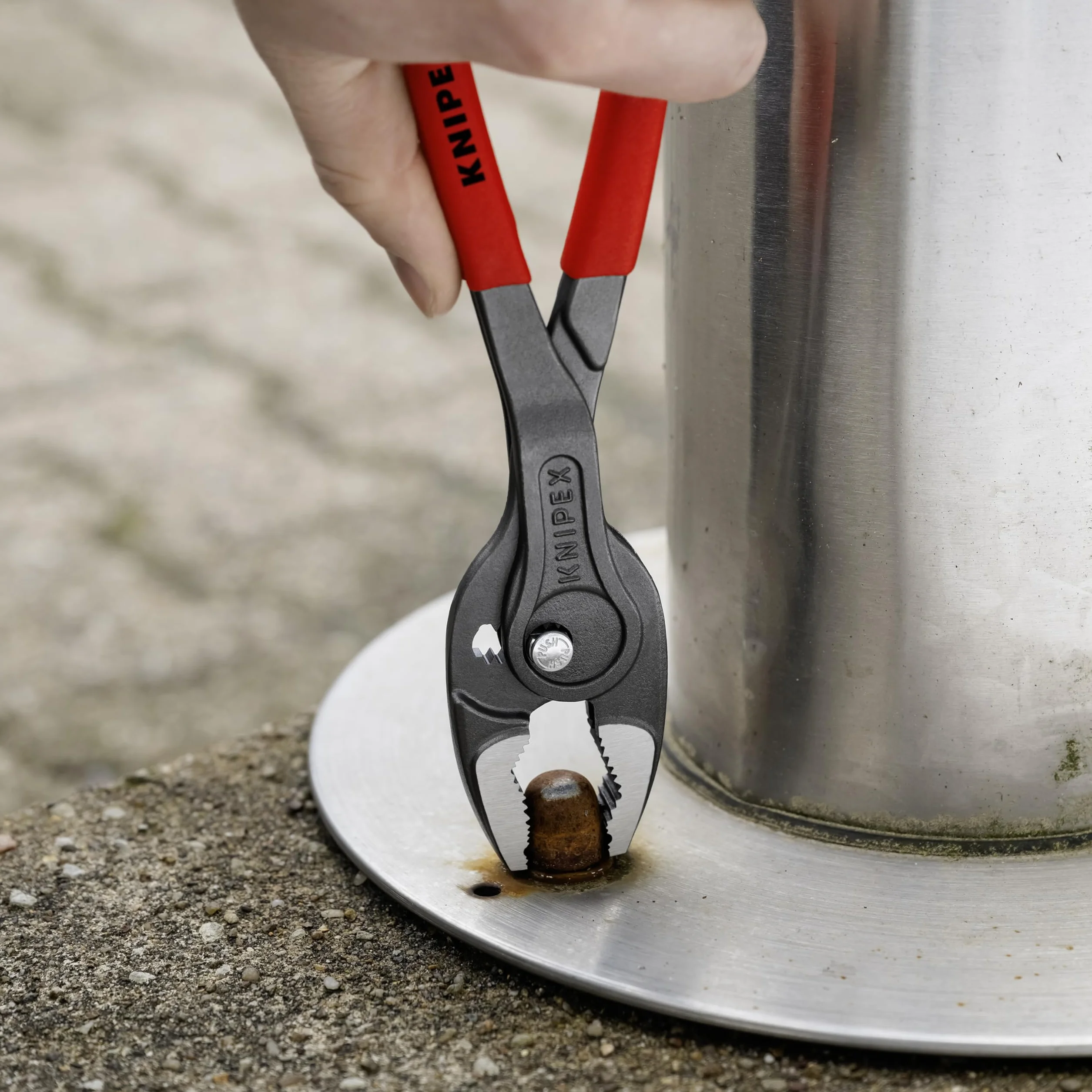 KNIPEX TwinGrip SZCZYPCE Z FUNKCJĄ CHWYTU OD CZOŁA I Z BOKU fosforanowana, szara pokryte antypoślizgowym tworzywem sztucznym 250 mm, 82 01 250