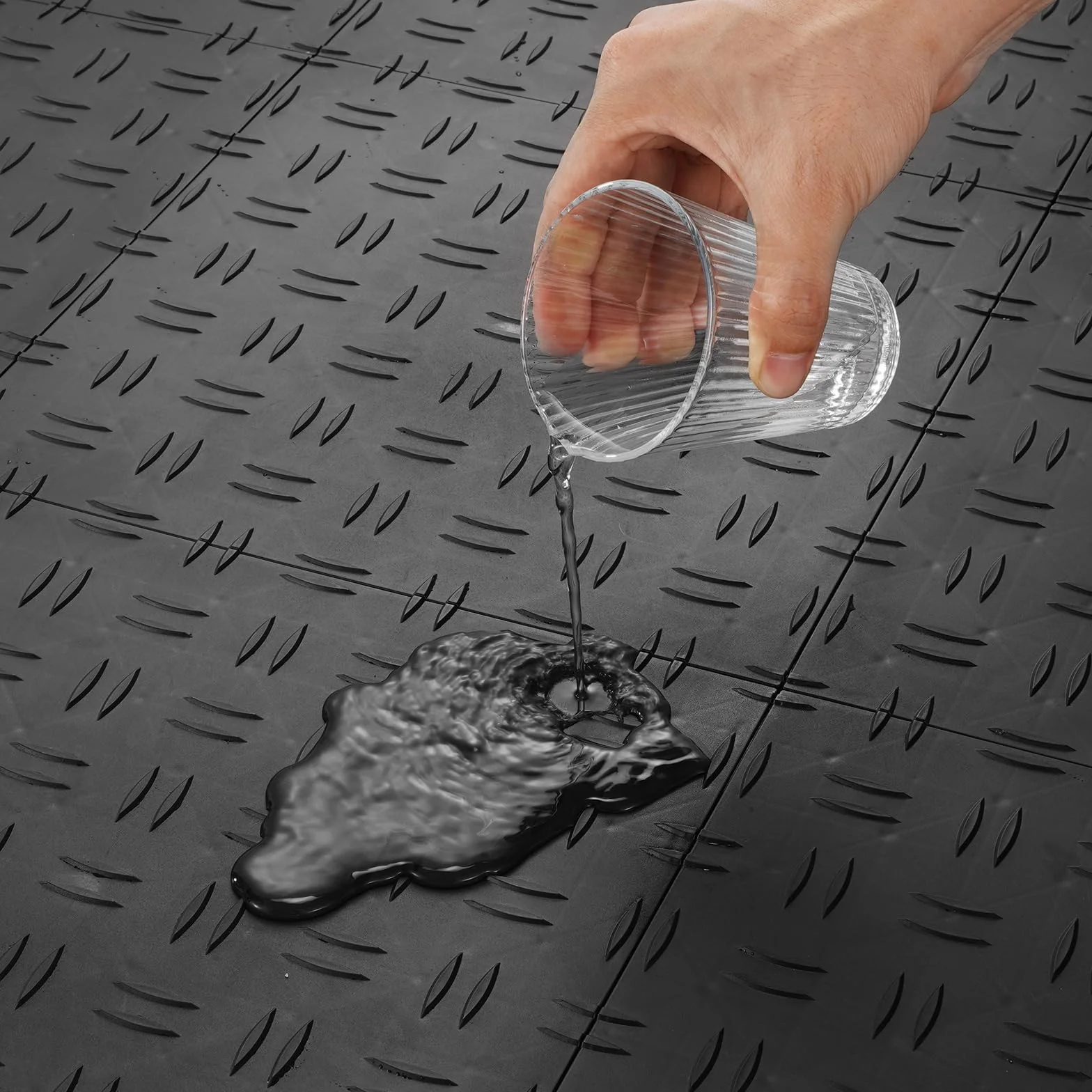 VEVOR Płytki garażowe z blokadą 30x30x1,3 cm 50 szt. antypoślizgowe dwustronne czarne