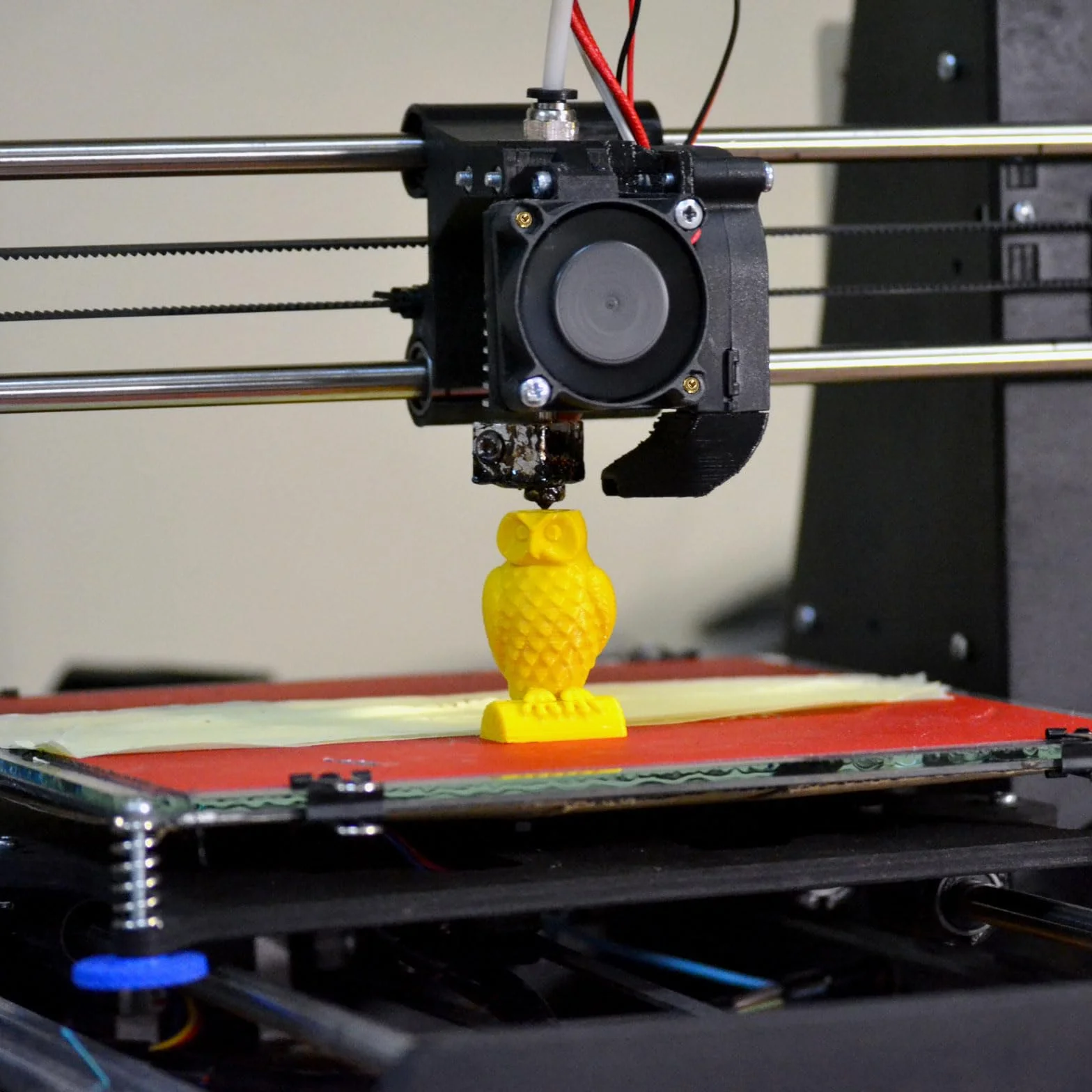 QUARKZMAN Nakrętki z wypustkami, 25 sztuk M6 x 5 mm L x 8 mm OD mosiężne nakrętki do drukowania 3D nakrętki gwintowane żeńskie mosiężne nakrętki
