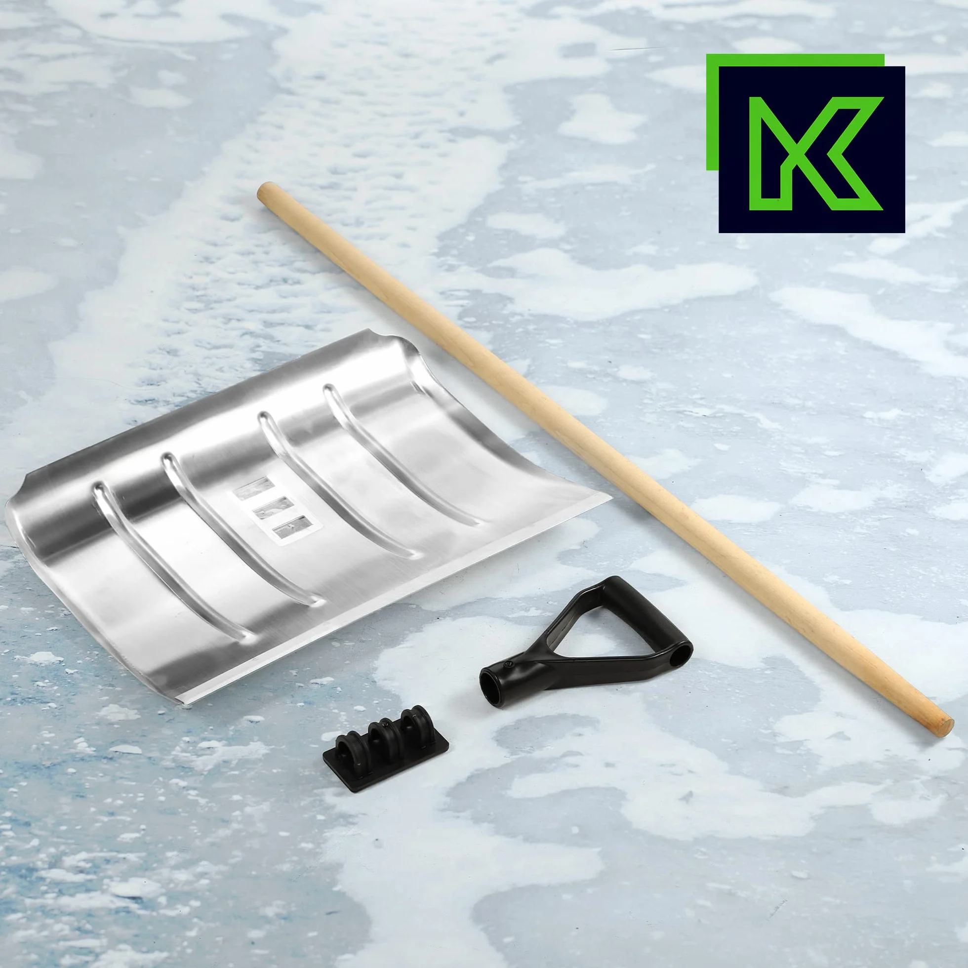 KADAX Łopata do śniegu aluminiowa z drewnianym trzonkiem i uchwytem D, ergonomiczna, lekka i wytrzymała, szerokość 50 cm - skuteczne odśnieżanie podjazdów i chodników