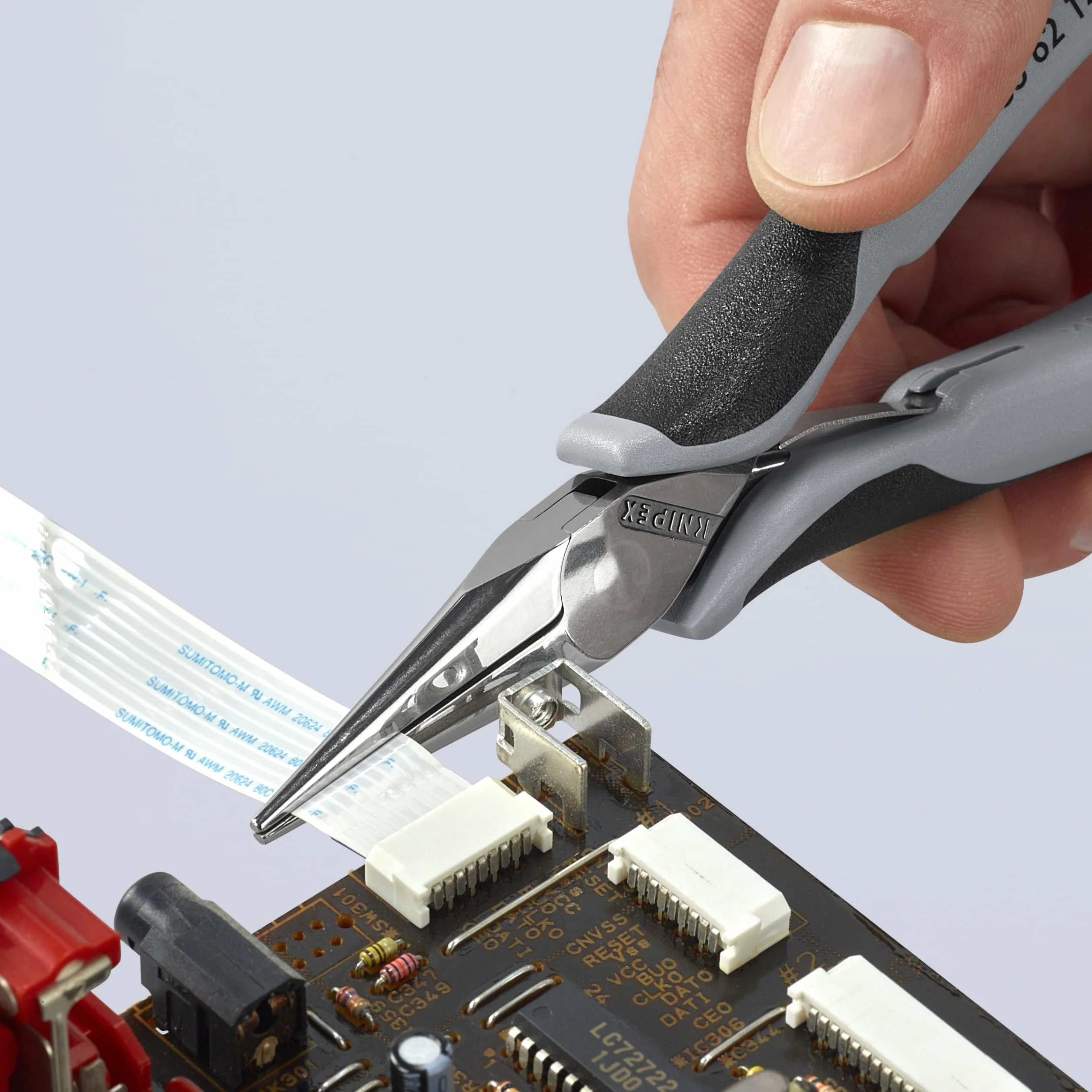 KNIPEX Szczypce ESD dla elektroników ze złączem wsuwkowym polerowana na wysoki połysk z osłonkami wielokomponentowymi 145 mm, 35 62 145 ESD