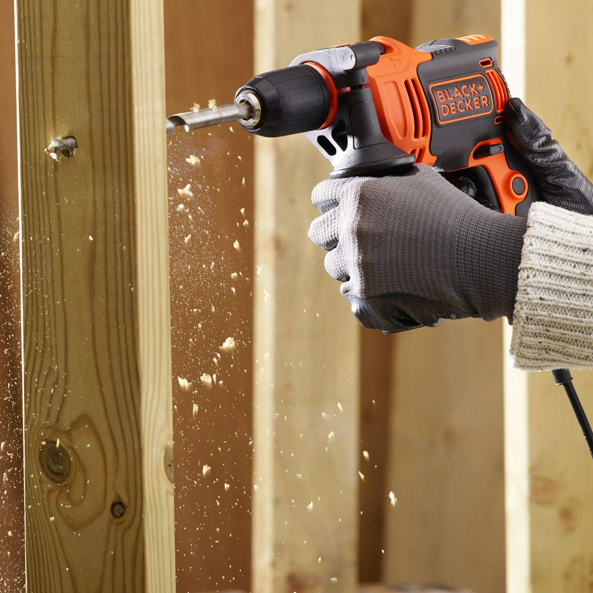Black & Decker Wiertarka udarowa 710 W z etui BEH710K-QS