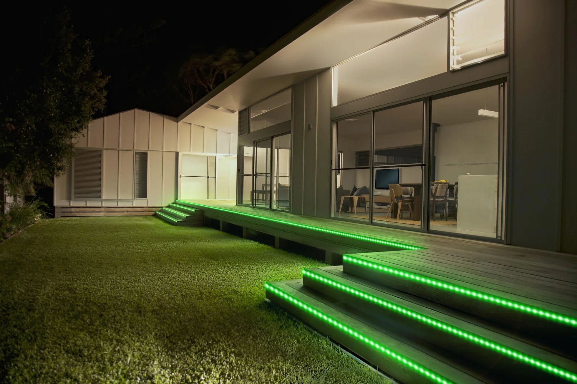 OSRAM Taśma LED SMART+ WIFI OUTD FLEX 3M, biała, 12 W, 790 lm, sterowana barwa ciepła od ciepłej do chłodnej bieli, światło RGB, do użytku na zewnątrz, sterowanie za pomocą aplikacji, długa żywotność,